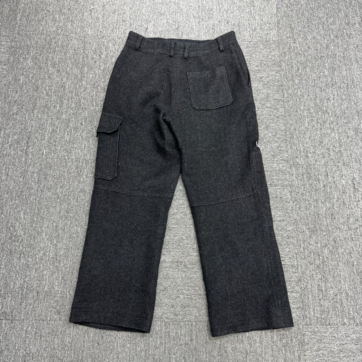 Louis Vuitton louis vuitton black cargo wool pants Size US 40 / EU 56 - 2 Thumbnail