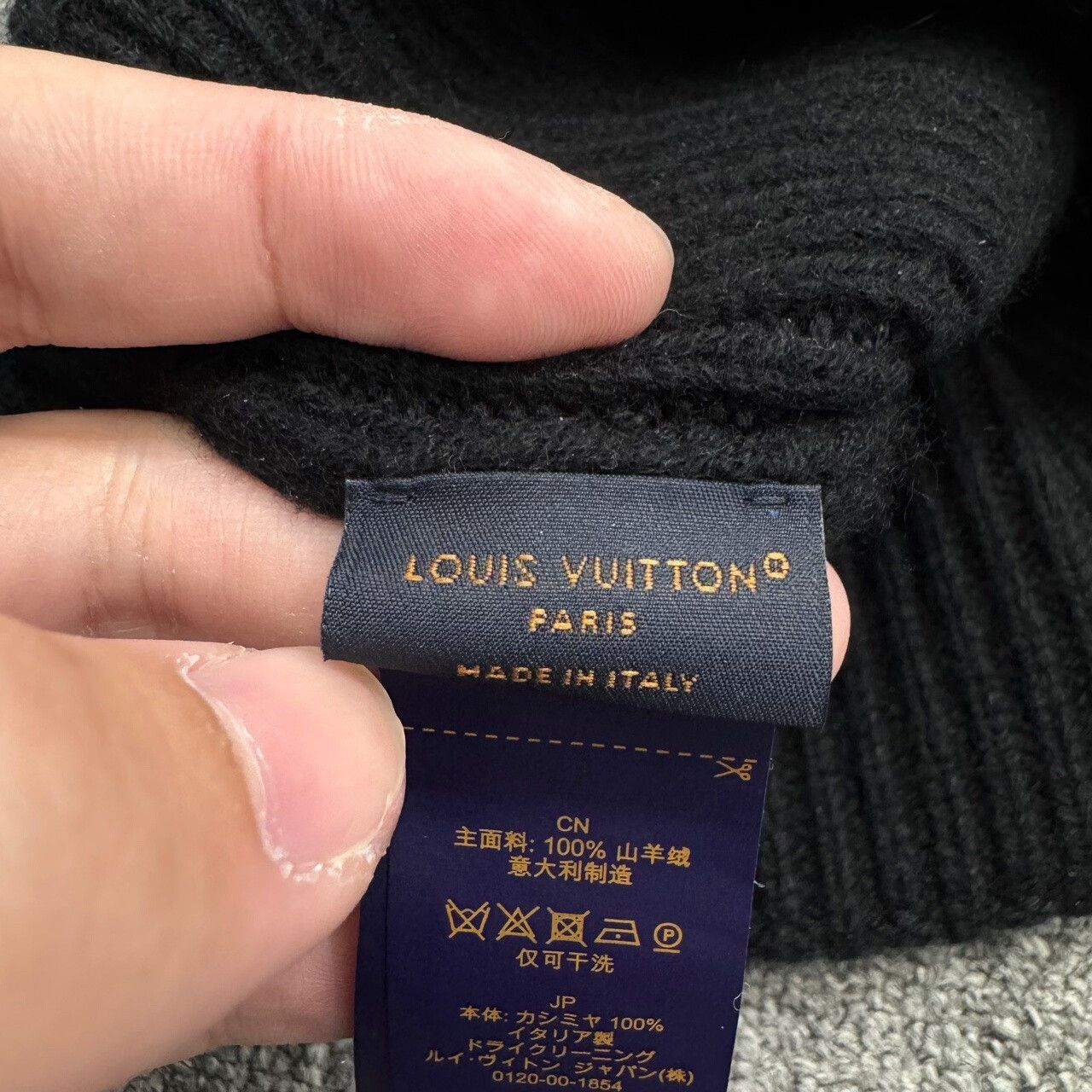 Louis Vuitton louis vuitton black cashmere knitted hat Size ONE SIZE - 4 Thumbnail