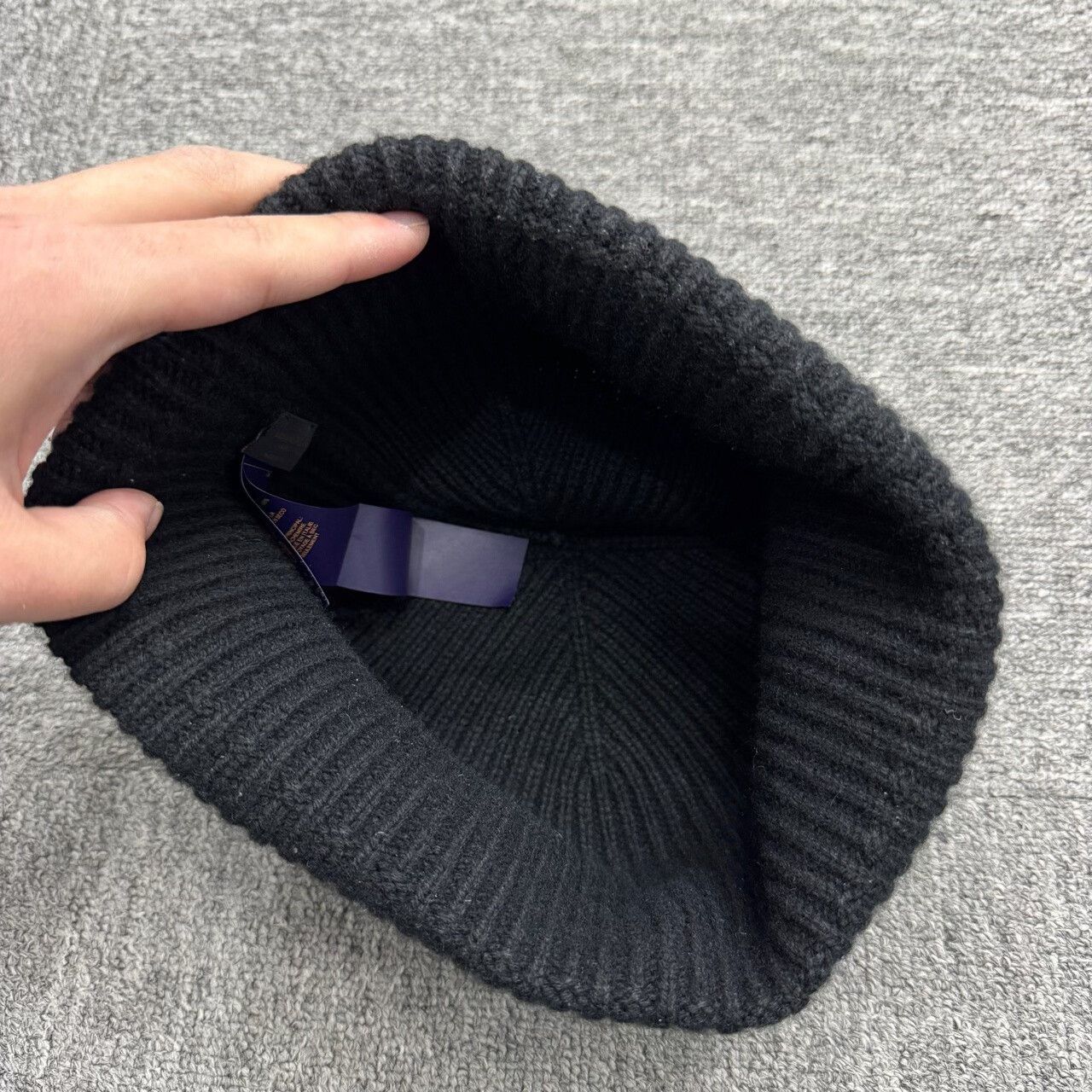 Louis Vuitton louis vuitton black cashmere knitted hat Size ONE SIZE - 3 Thumbnail
