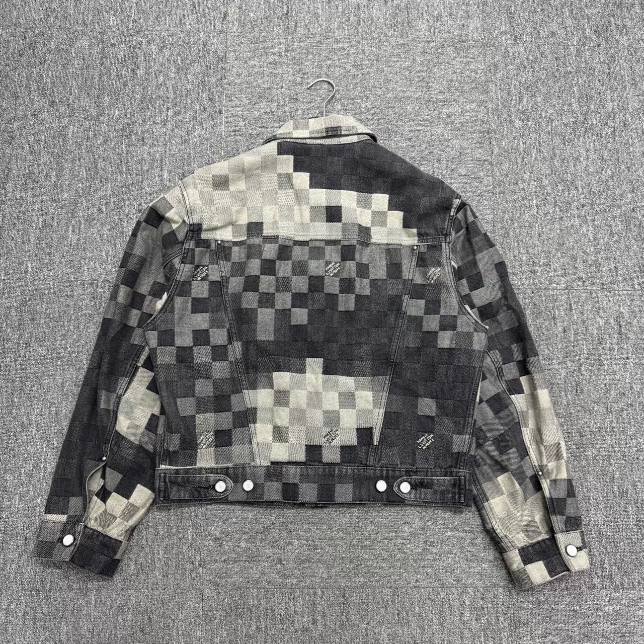 Louis Vuitton louis vuitton gray checkered denim jacket Size US L / EU 52-54 / 3 - 2 Thumbnail