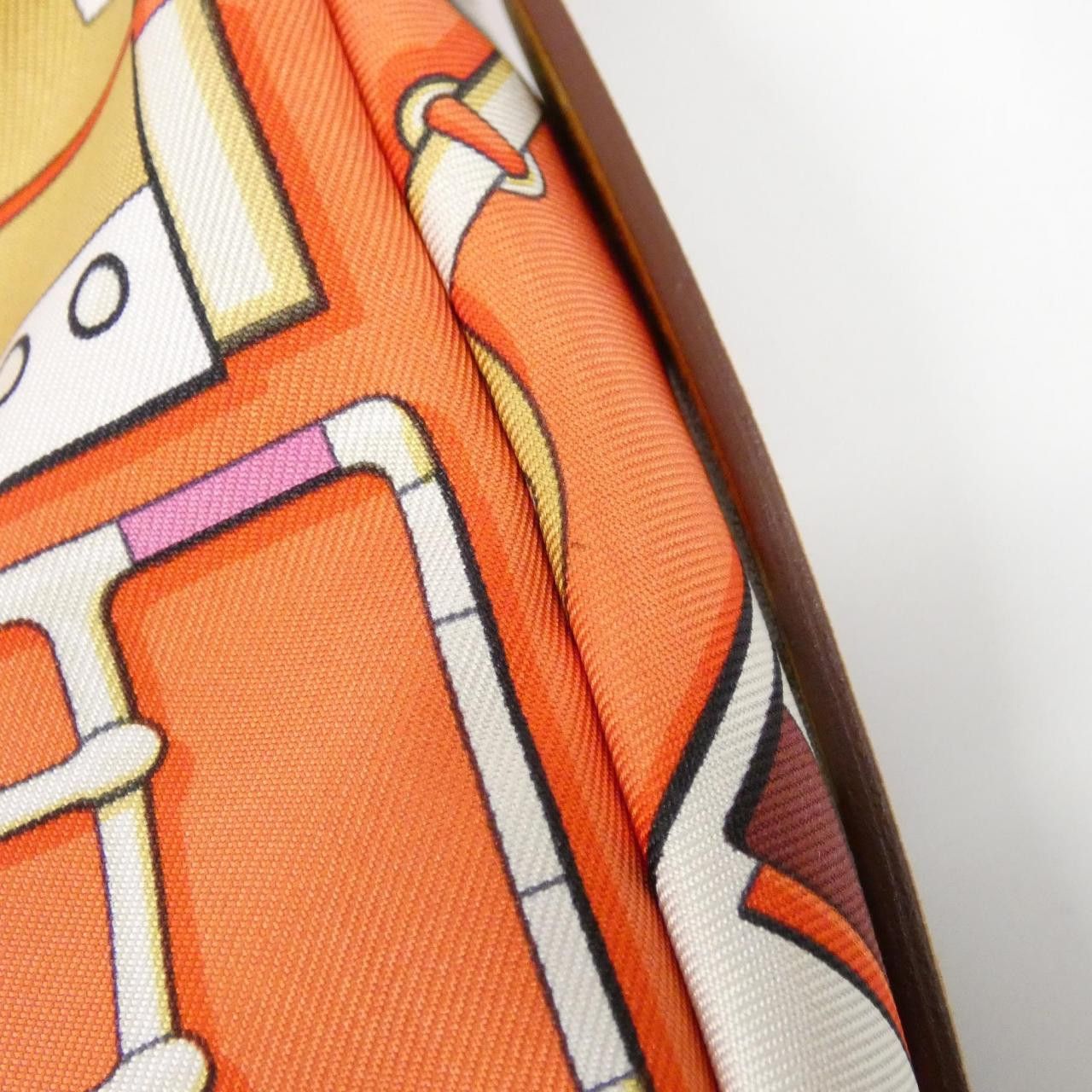 Hermes Hermes Hermès CARRE EN BOUCLES Chaine d'Ancre Swift Silk Pouch Leather Vanity Bag DUTY FREE for USA Size ONE SIZE - 4 Thumbnail