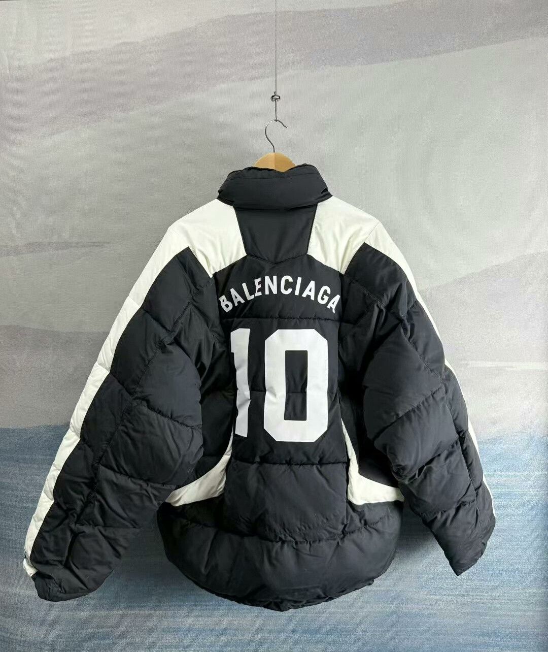 Balenciaga balenciaga black letter puffer jacket Size US L / EU 52-54 / 3 - 3 Thumbnail