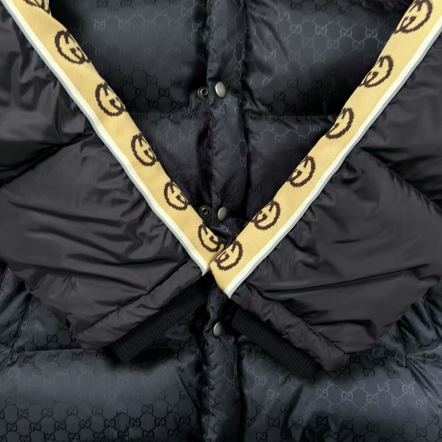 Gucci gucci black reflective puffer jacket size 46 Size US L / EU 52-54 / 3 - 4 Thumbnail