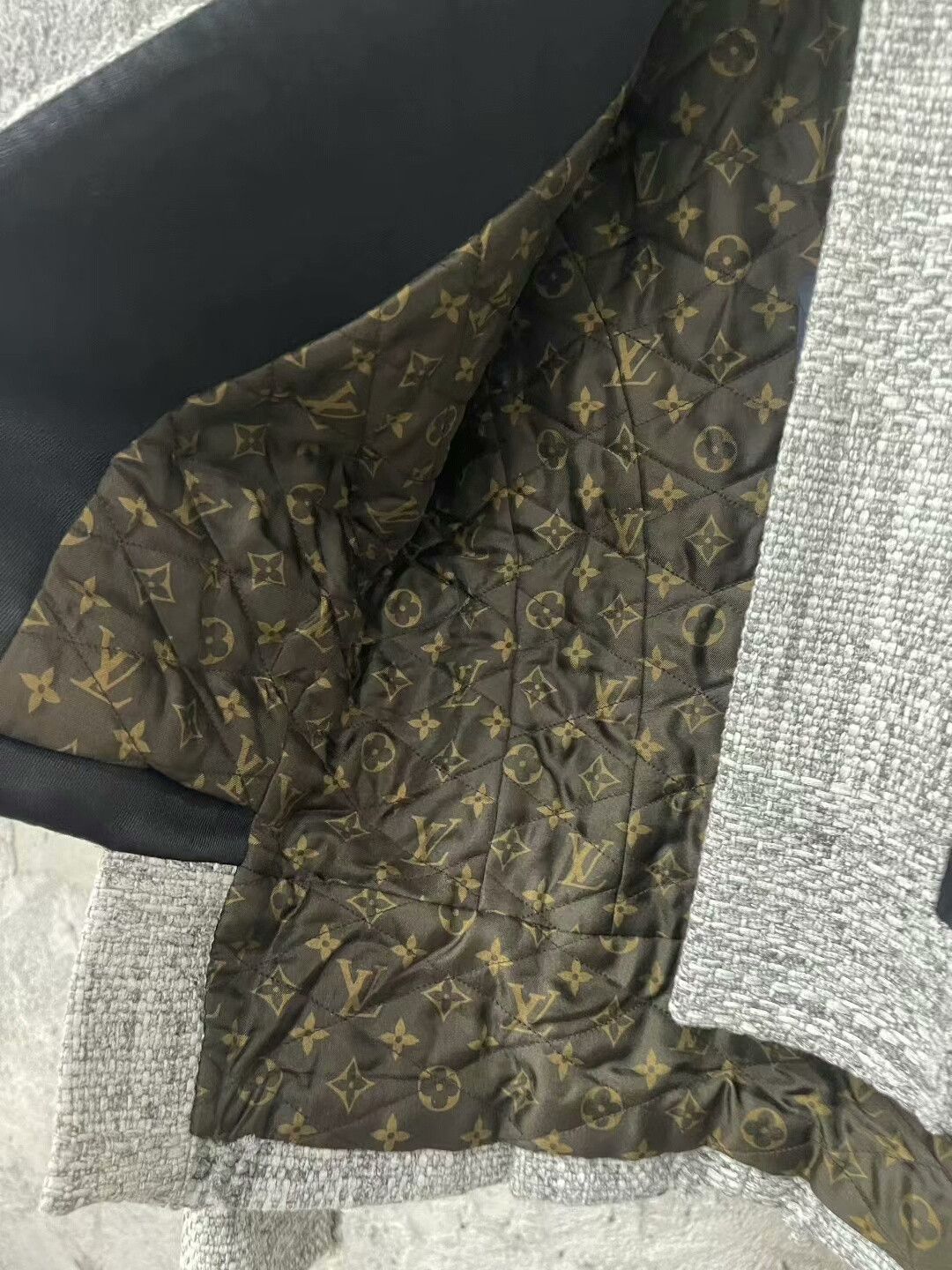 Louis Vuitton louis vuitton tweed jacket in new condition Size S / US 4 / IT 40 - 3 Thumbnail