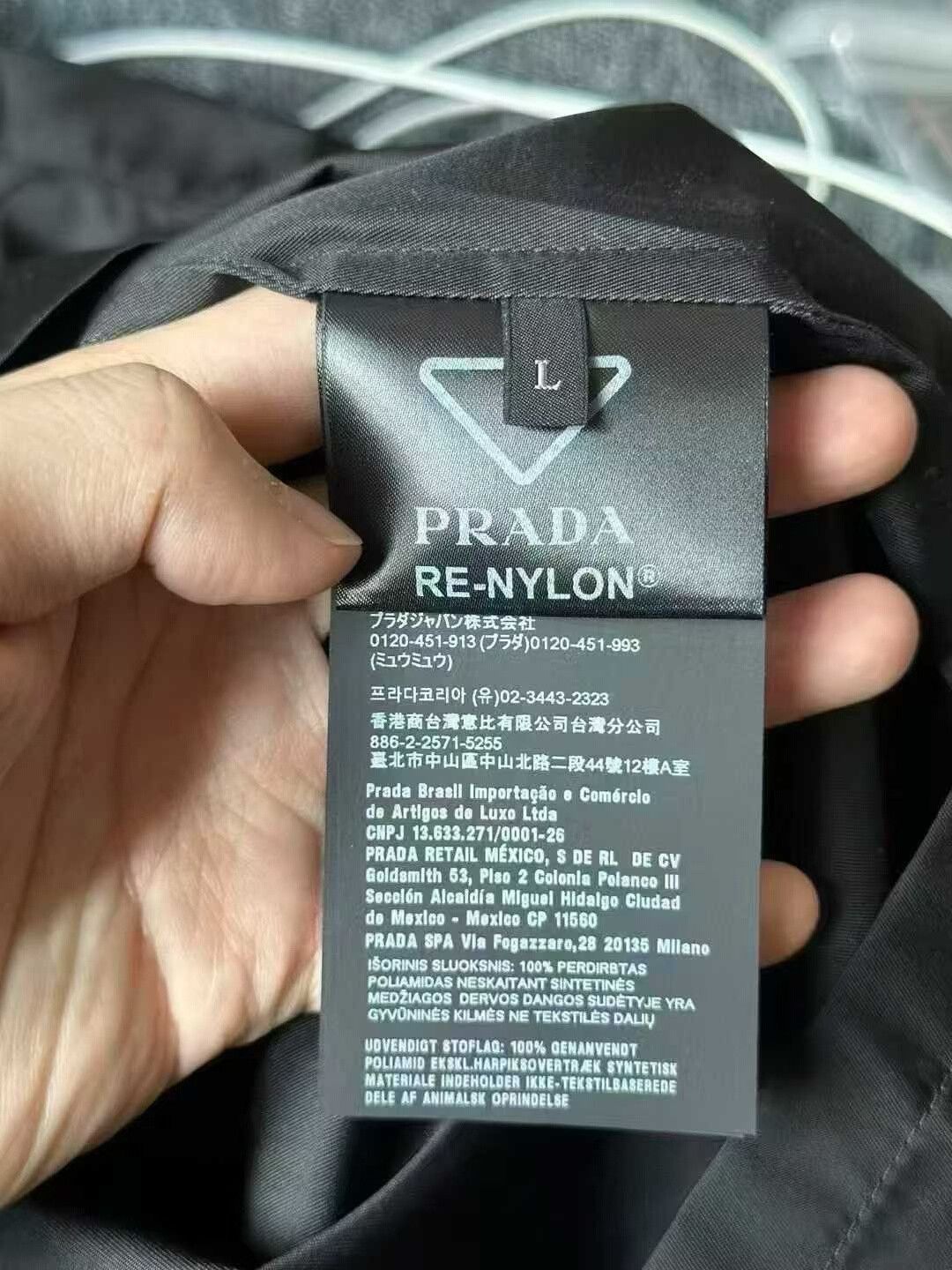 Prada prada black nylon triangle logo shirt Size US L / EU 52-54 / 3 - 4 Thumbnail