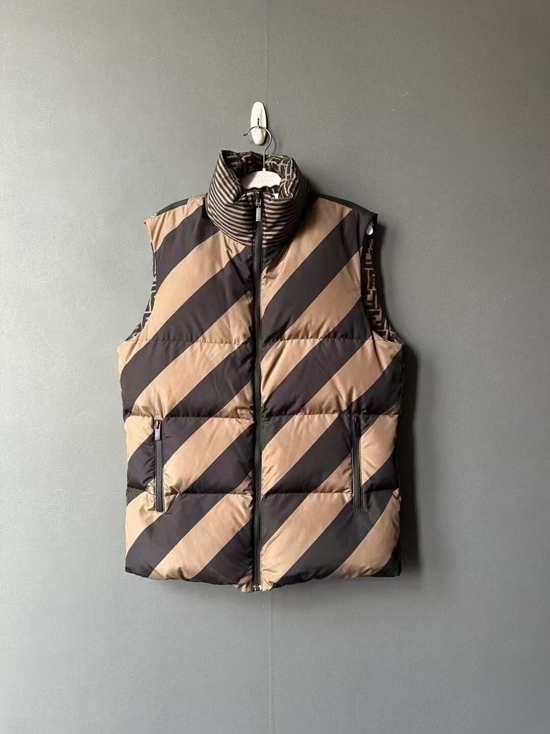 Fendi fendi reversible printed down vest Size US L / EU 52-54 / 3 - 3 Thumbnail