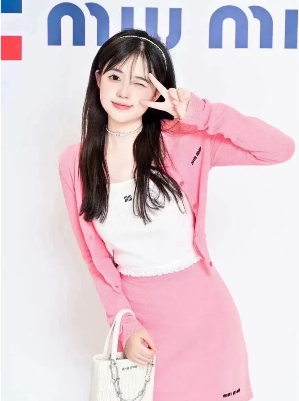 Miu Miu miu miu pink logo half skirt Size 38" / US 16 / IT 52 - 7 Thumbnail