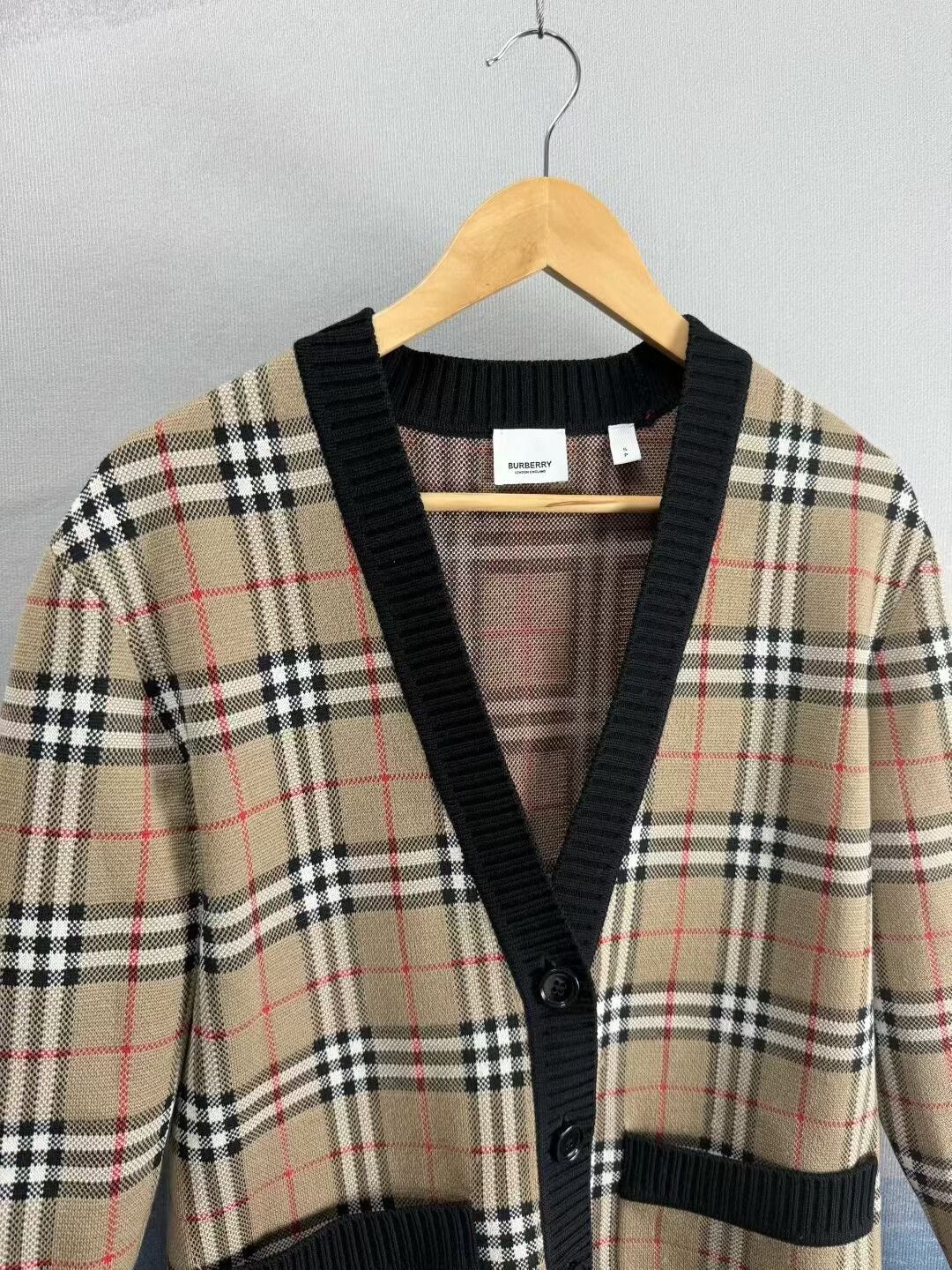 Burberry Burberry Color Blocked Wool Cardigan Size S / US 4 / IT 40 - 3 Thumbnail
