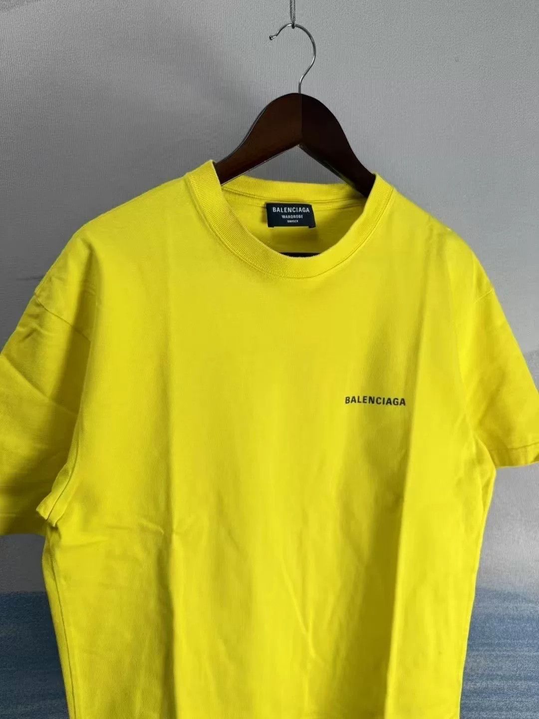 Balenciaga balenciaga yellow logo print short sleeve t-shirt Size US XS / EU 42 / 0 - 2 Thumbnail