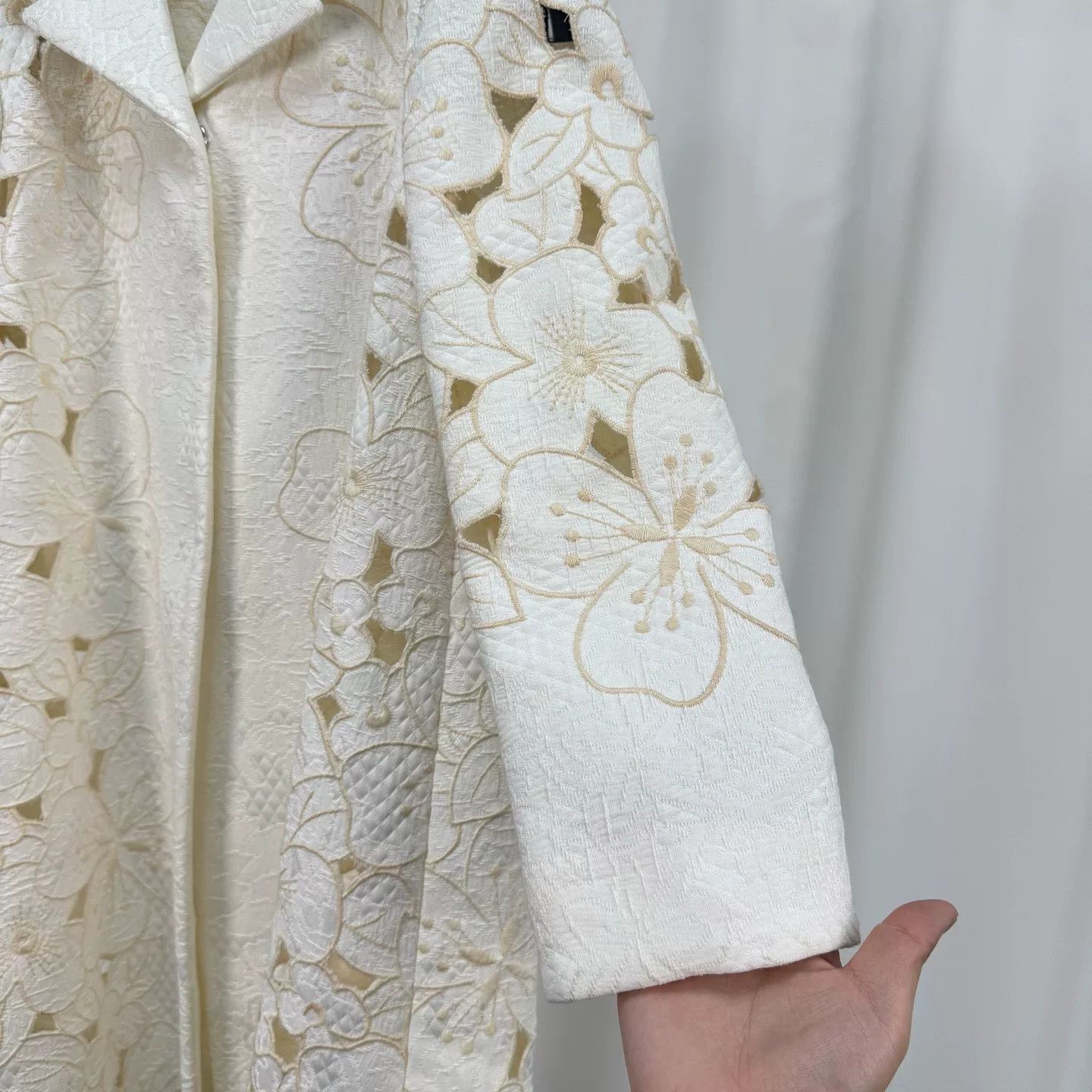 Dolce & Gabbana Dolce & Gabbana Floral Embroidered Coat Size S / US 4 / IT 40 - 4 Thumbnail