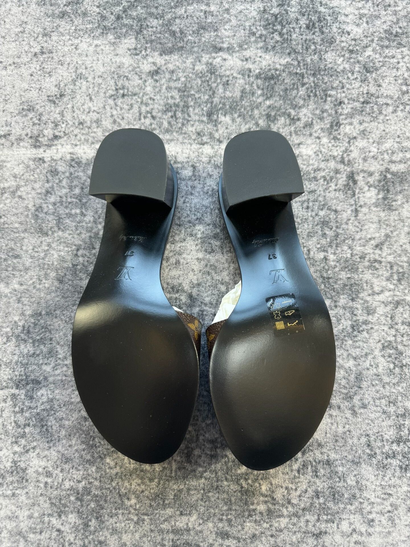 Louis Vuitton louis vuitton daphne high heel sandals Size US 6 / IT 36 - 7 Thumbnail
