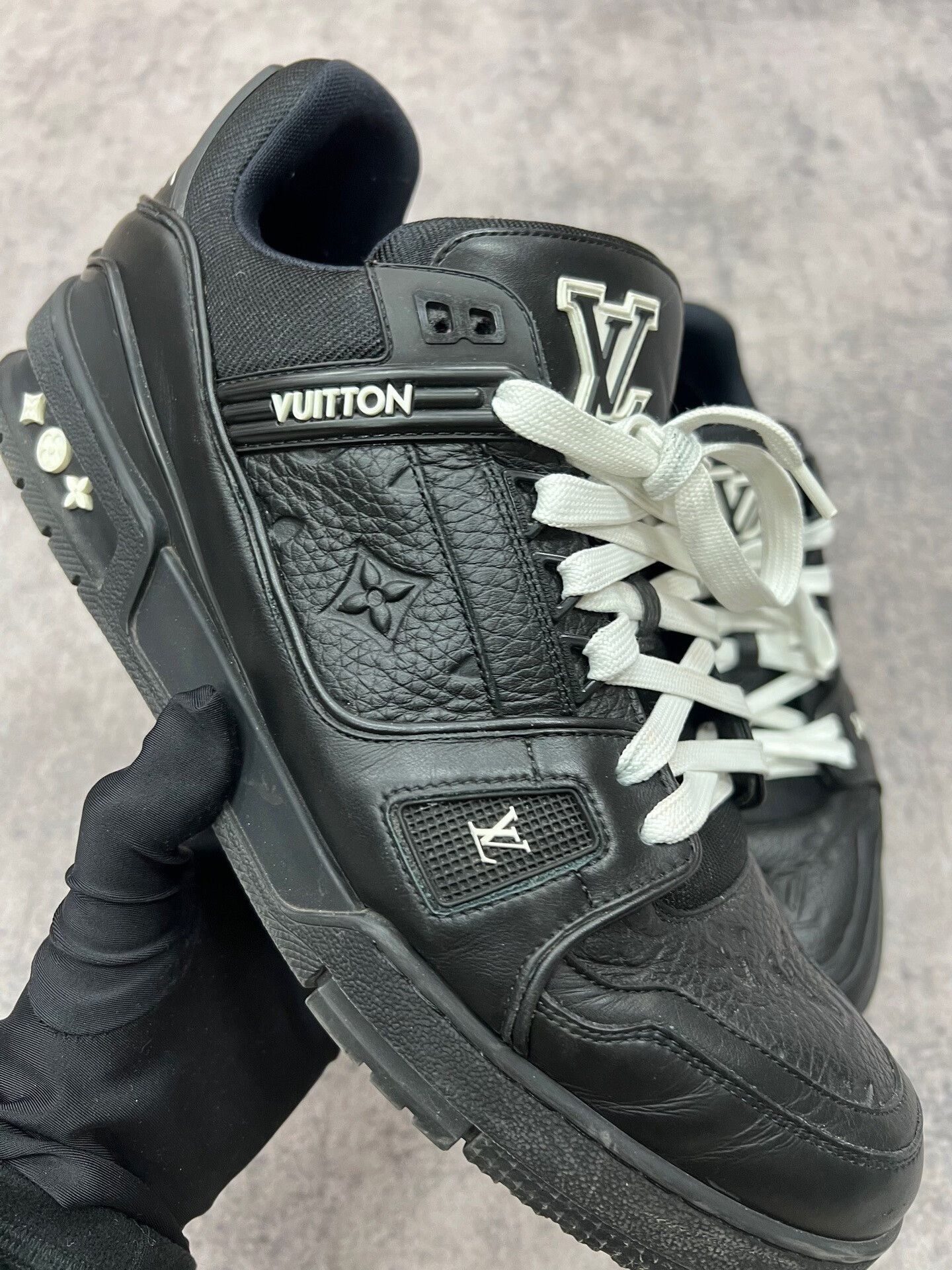 Louis Vuitton lv black embossed trainer sneakers Size US 10 / EU 43 - 2 Thumbnail
