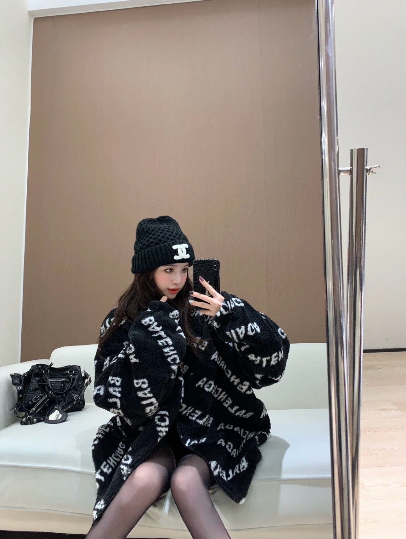 Balenciaga balenciaga black and white teddy coat Size S / US 4 / IT 40 - 8 Thumbnail