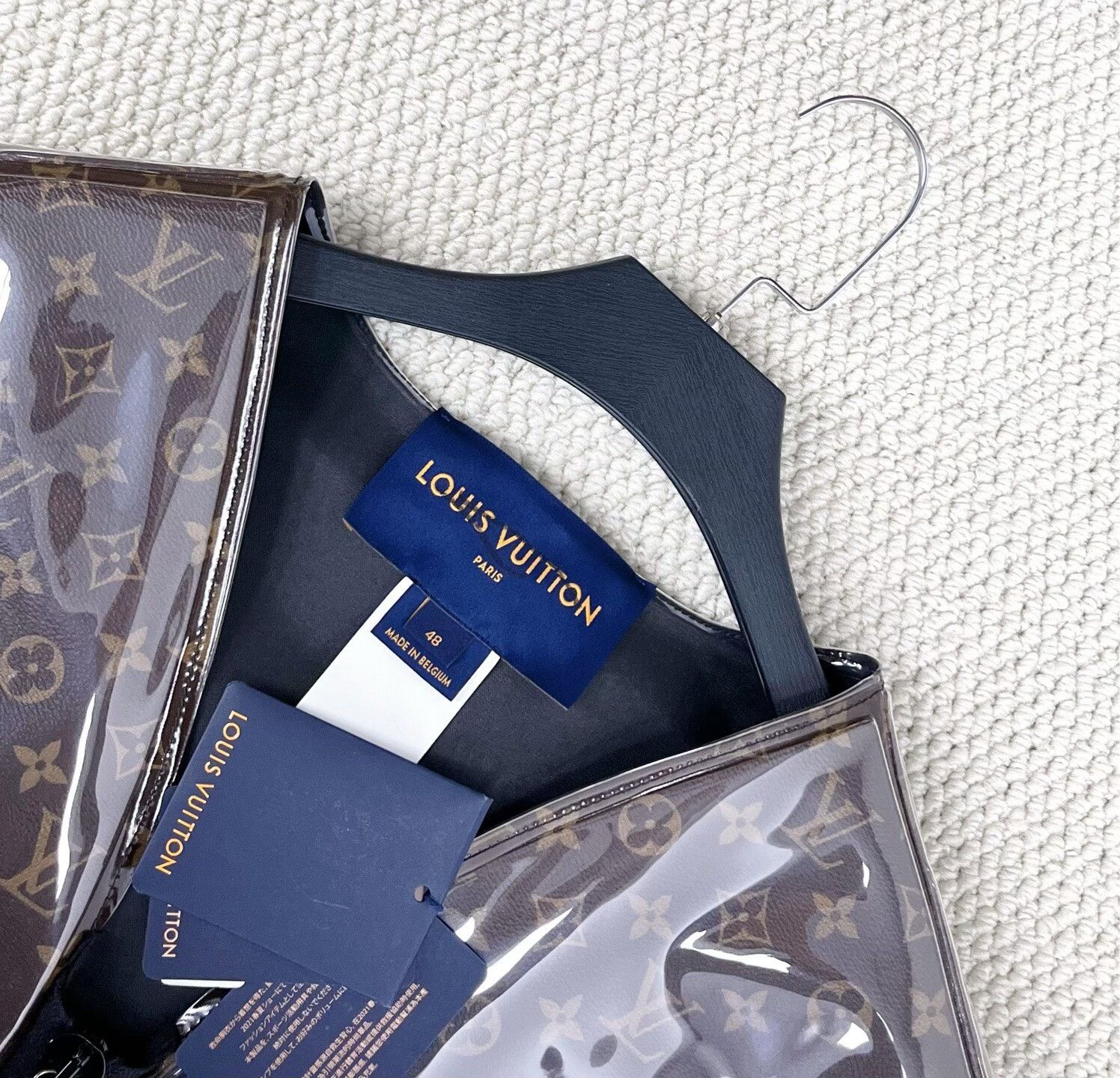 Louis Vuitton louis vuitton inflatable vest with monogram print Size US L / EU 52-54 / 3 - 3 Thumbnail