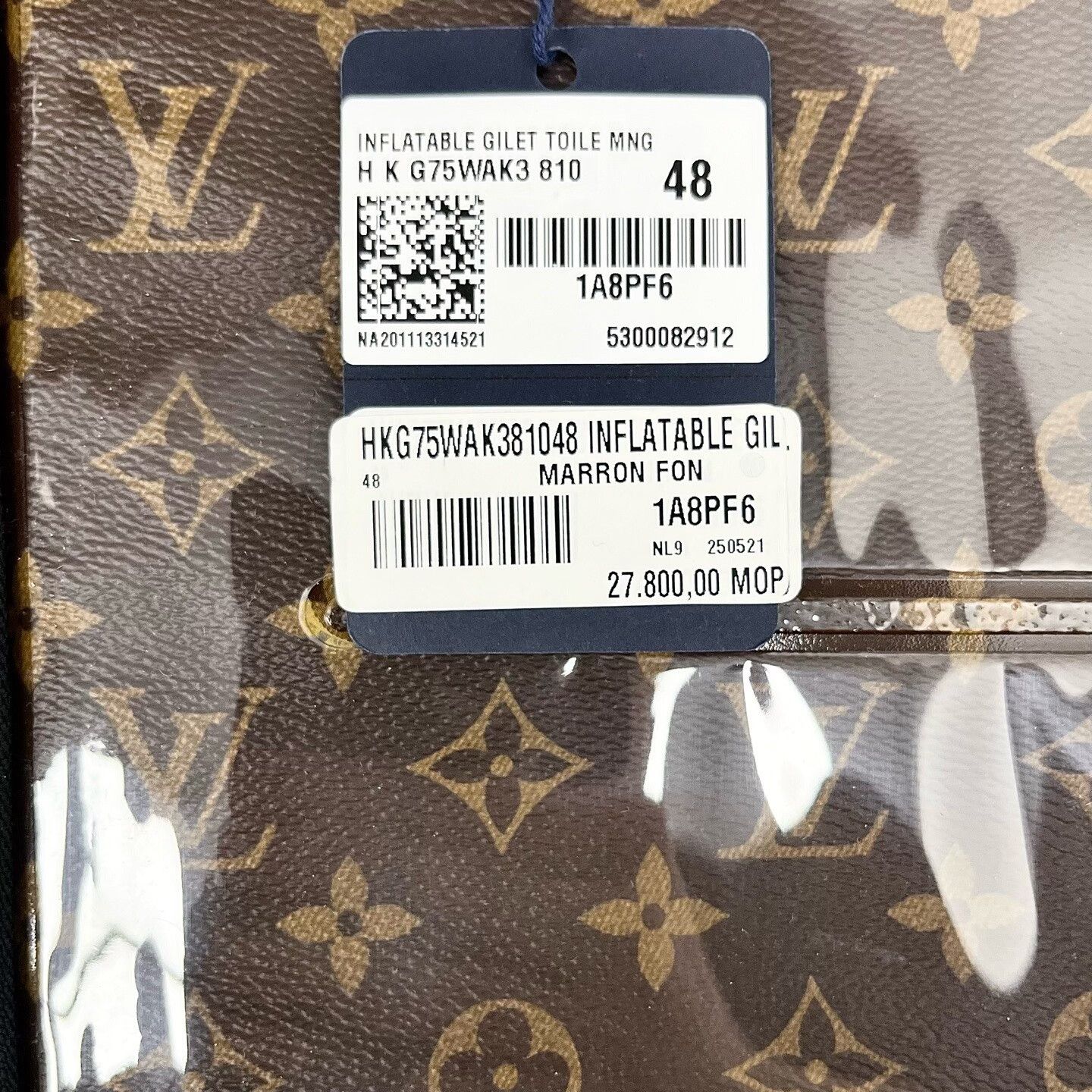 Louis Vuitton louis vuitton inflatable vest with monogram print Size US L / EU 52-54 / 3 - 5 Thumbnail
