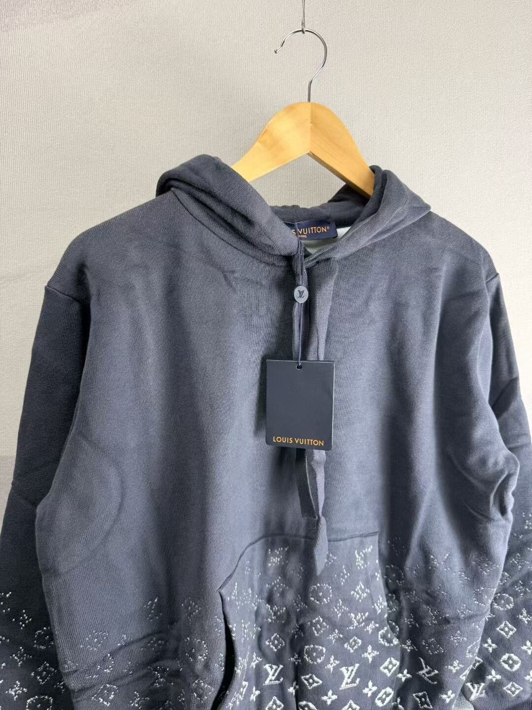 Louis Vuitton louis vuitton gray-blue gradient sweatshirt Size US L / EU 52-54 / 3 - 2 Thumbnail