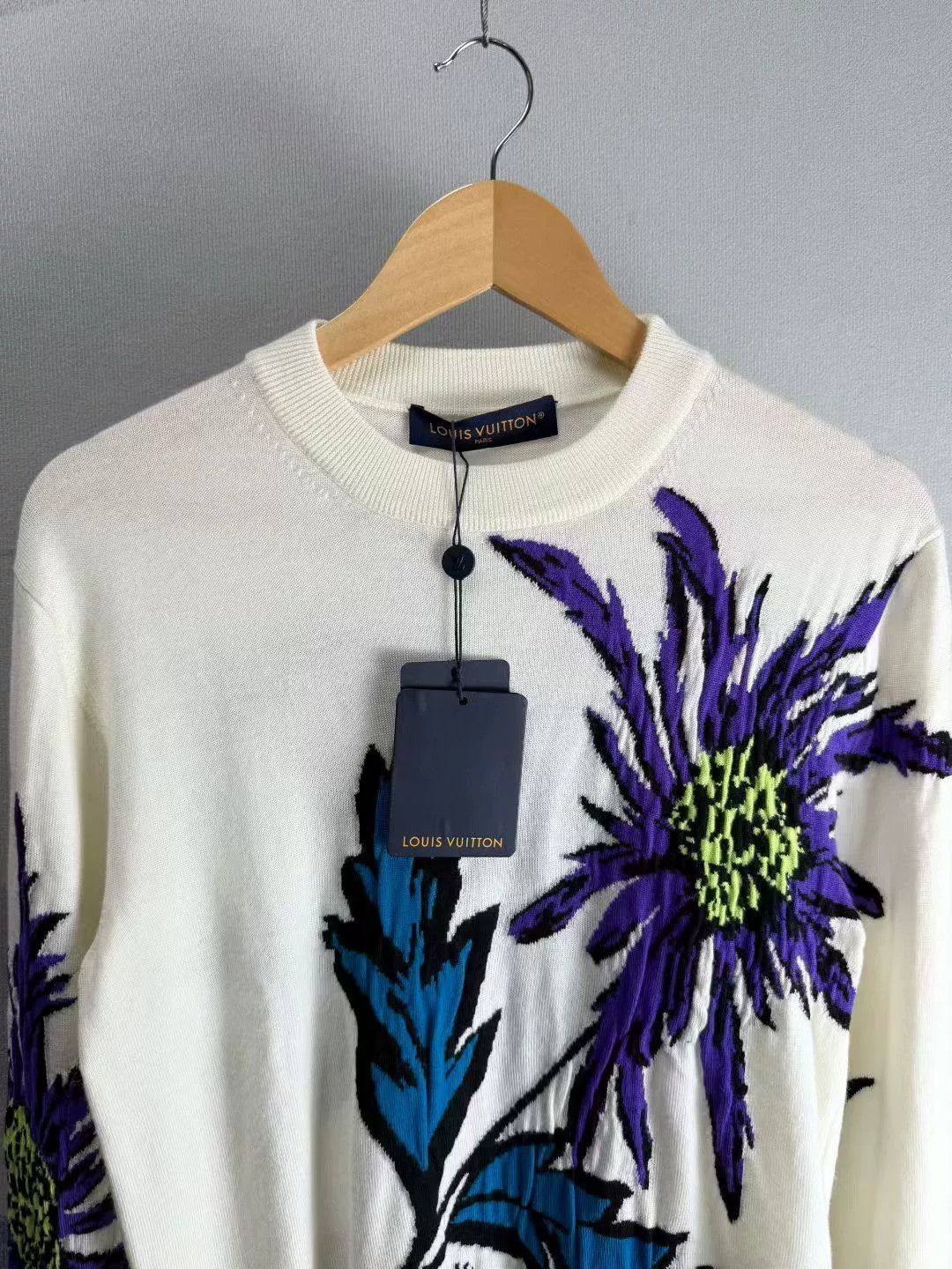 Louis Vuitton louis vuitton white floral knit sweater Size XS / US 0-2 / IT 36-38 - 2 Thumbnail