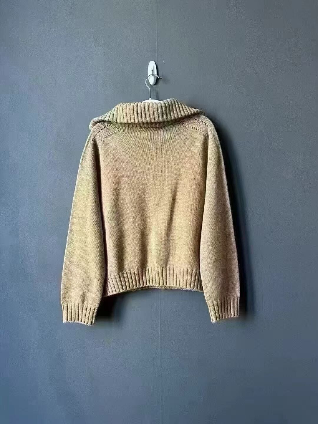 Celine celine beige cashmere sweater with horsebit detail Size XS / US 0-2 / IT 36-38 - 2 Thumbnail