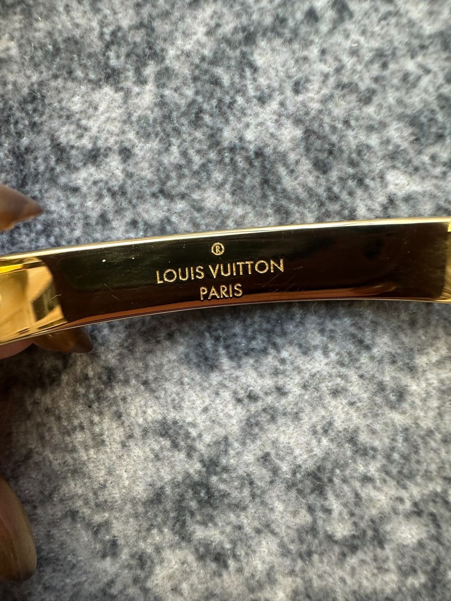 Louis Vuitton louis vuitton gold crystal engraved bracelet Size ONE SIZE - 6 Thumbnail