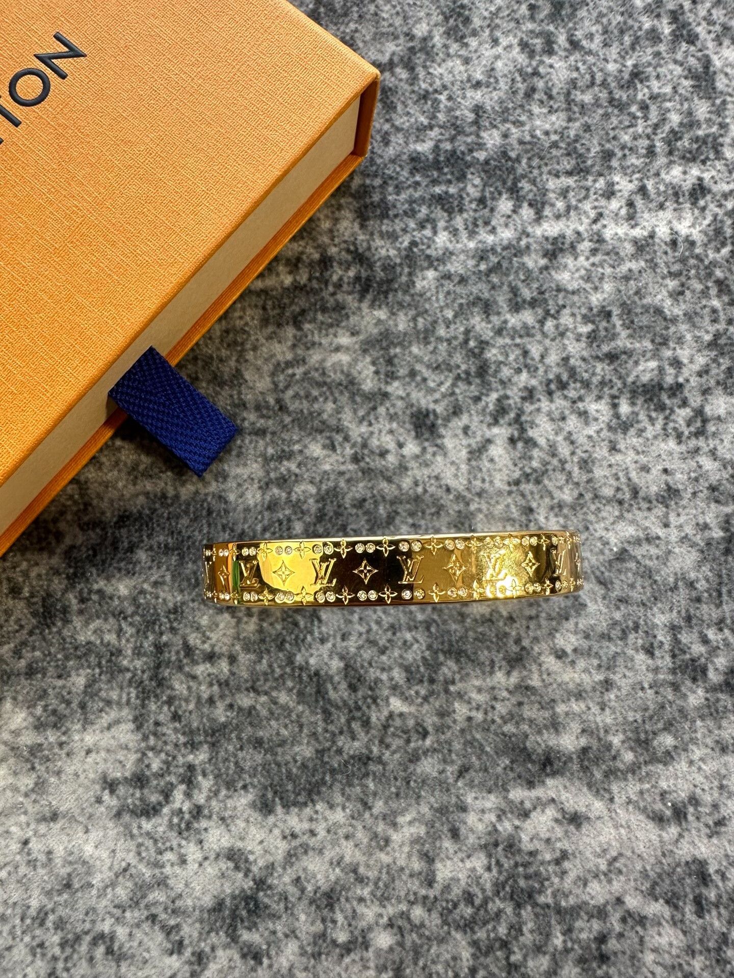 Louis Vuitton louis vuitton gold crystal engraved bracelet Size ONE SIZE - 3 Thumbnail