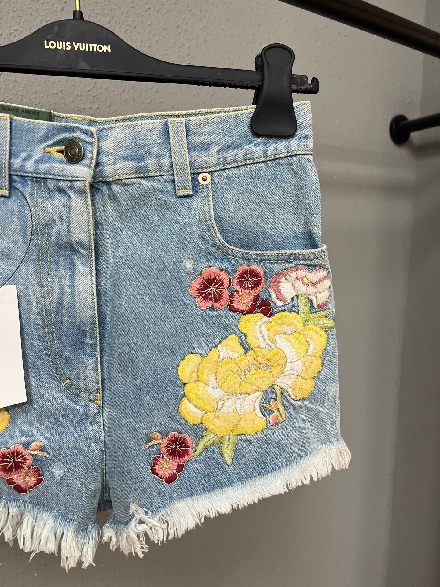 Gucci gucci floral embroidered denim shorts Size 28" / US 6 / IT 42 - 3 Thumbnail