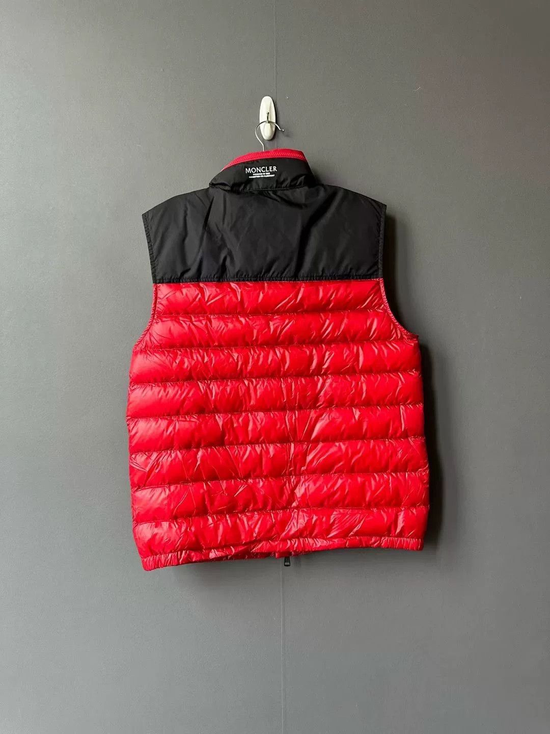 Moncler moncler black red down vest Size US M / EU 48-50 / 2 - 2 Thumbnail
