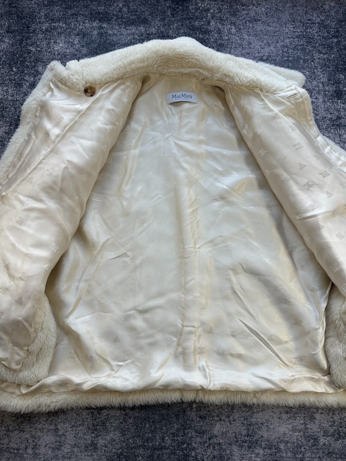 Max Mara MaxMara White Teddy Cape Cloak Size ONE SIZE - 3 Thumbnail