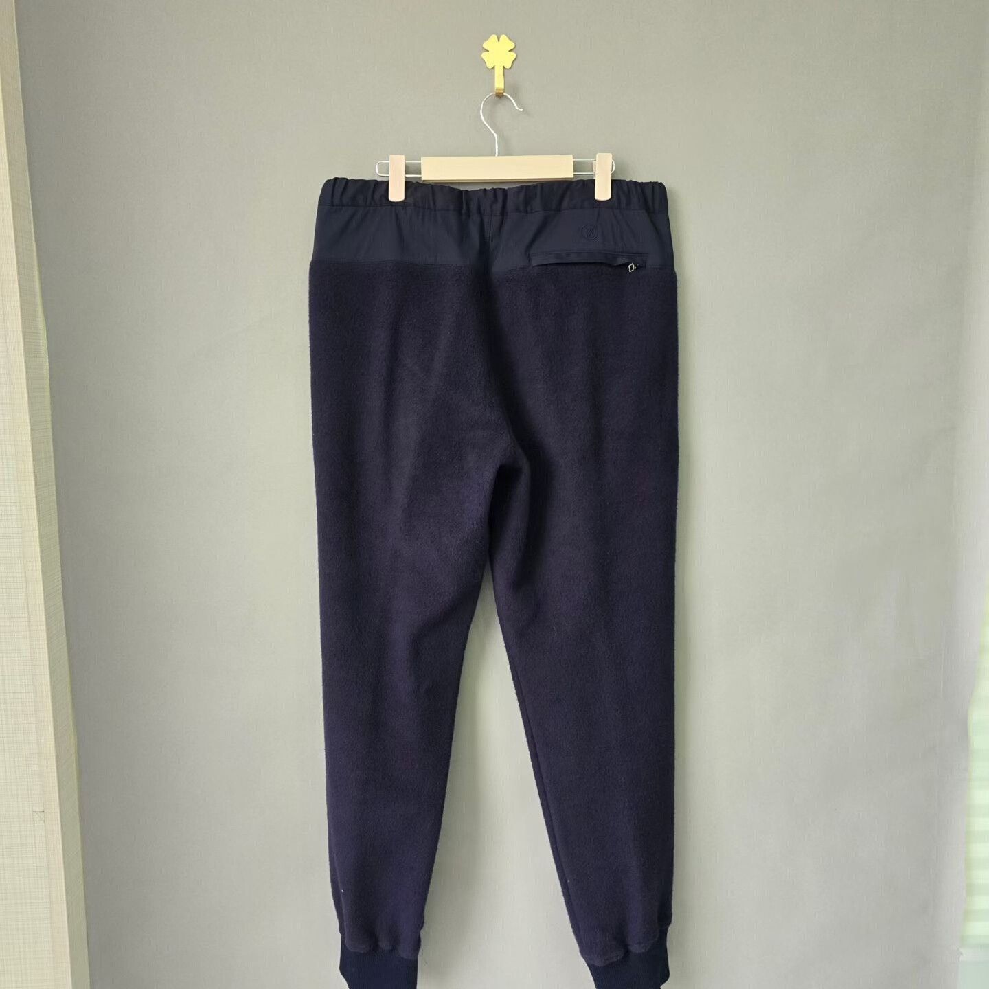 Louis Vuitton louis vuitton deep blue fleece sports pants Size US 28 / EU 44 - 2 Thumbnail