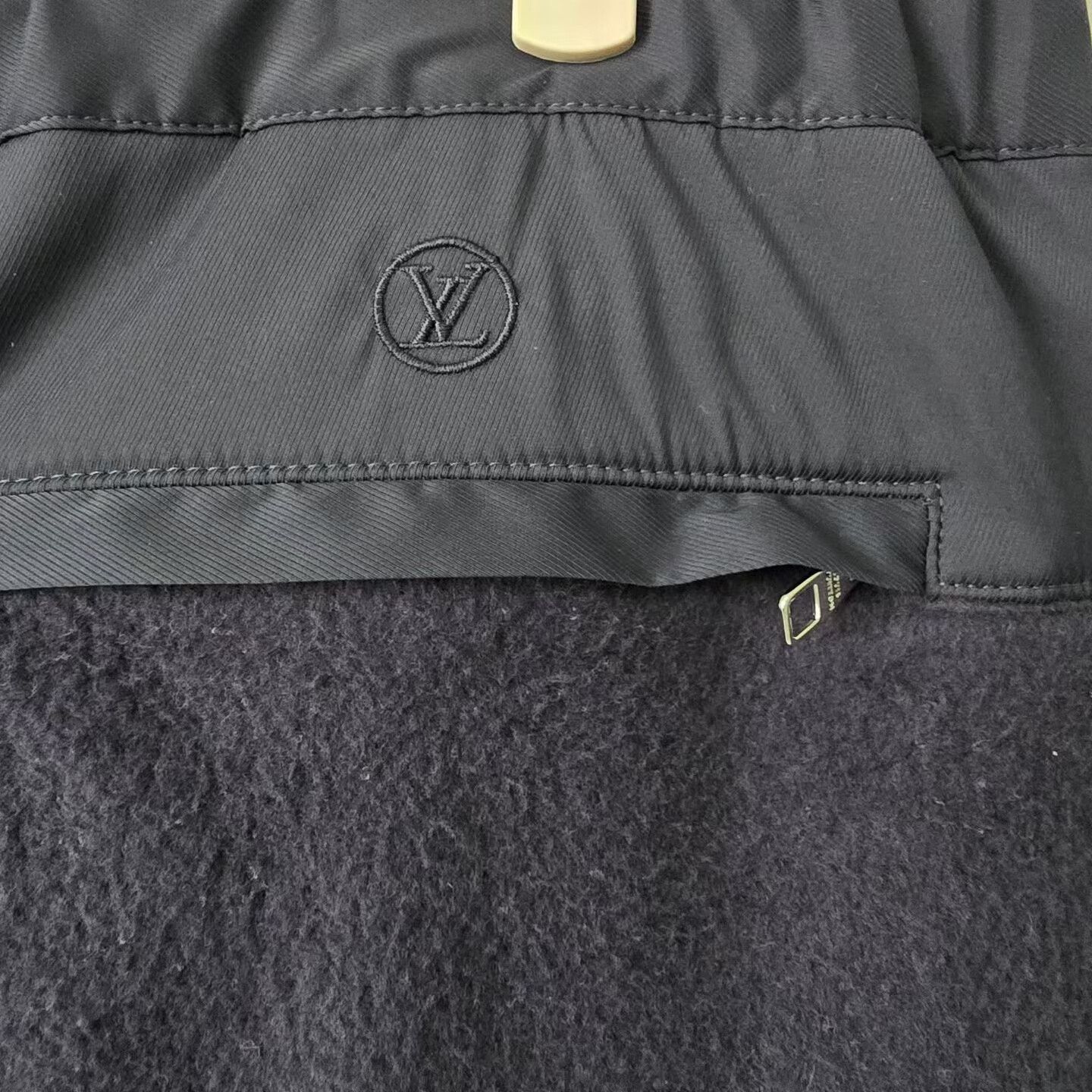 Louis Vuitton louis vuitton deep blue fleece sports pants Size US 28 / EU 44 - 3 Thumbnail