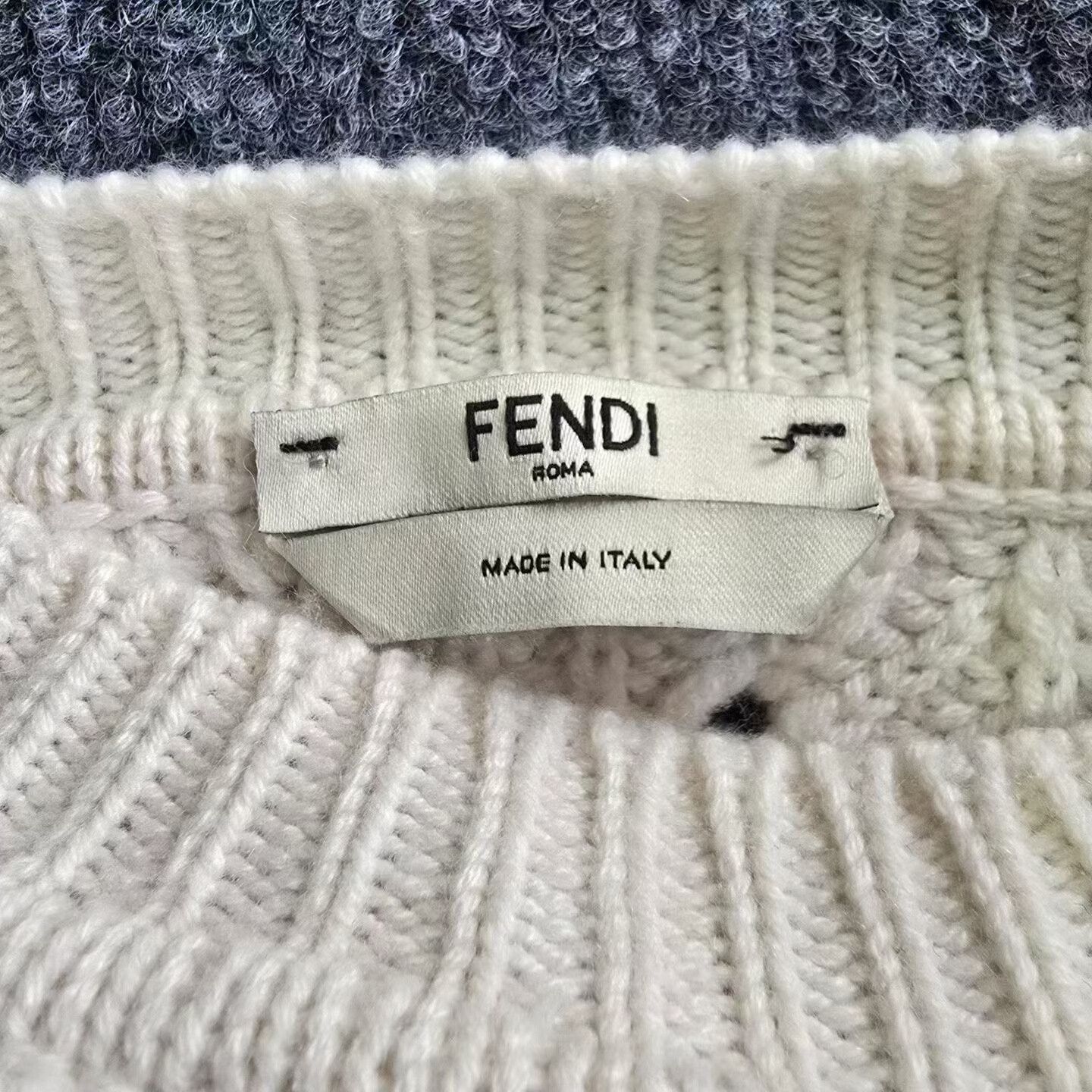 Fendi fendi cashmere sweater with fox fur cuffs Size M / US 6-8 / IT 42-44 - 4 Thumbnail