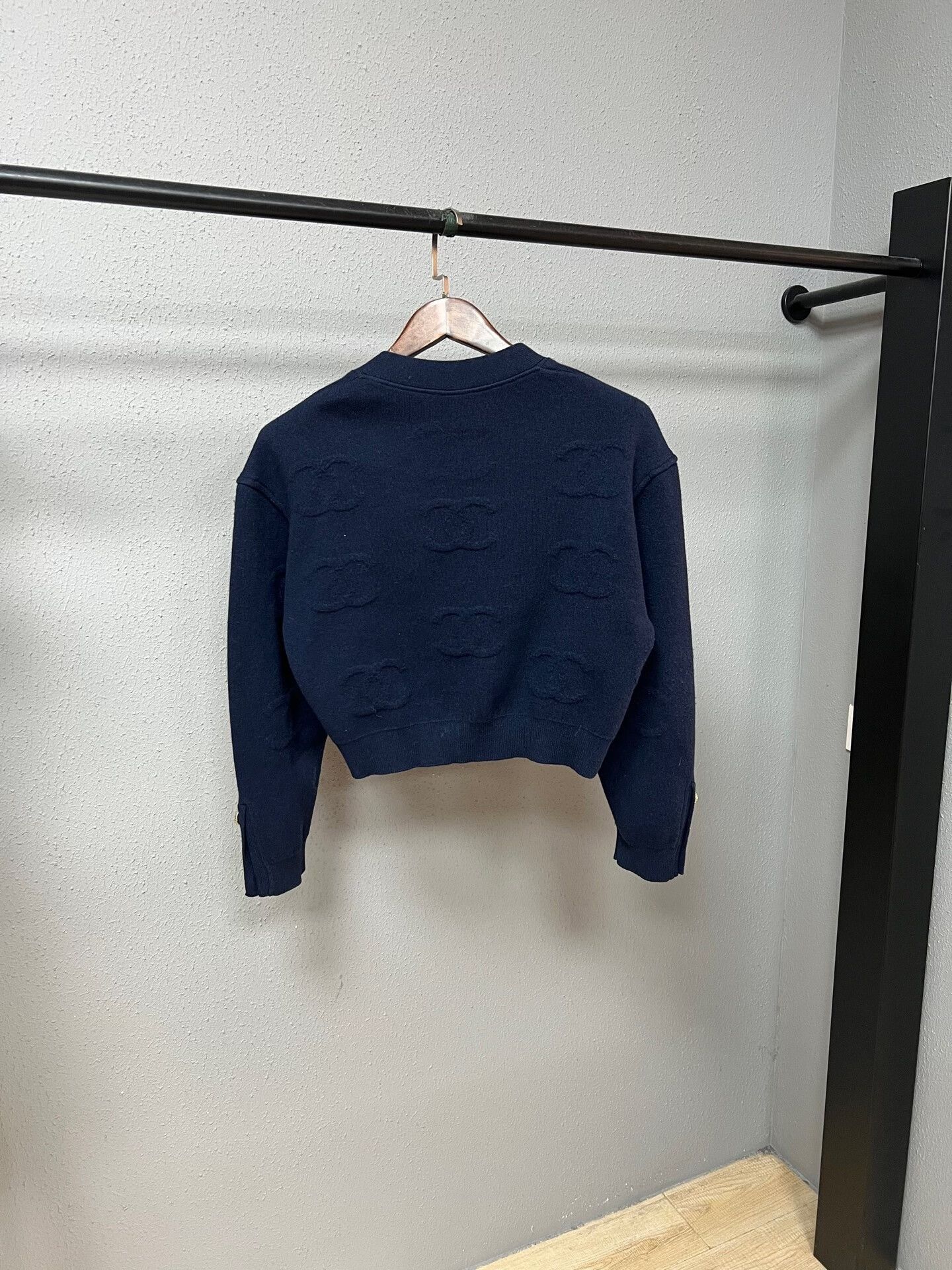 Chanel blue embossed cashmere cardigan by Chanel Size M / US 6-8 / IT 42-44 - 2 Thumbnail