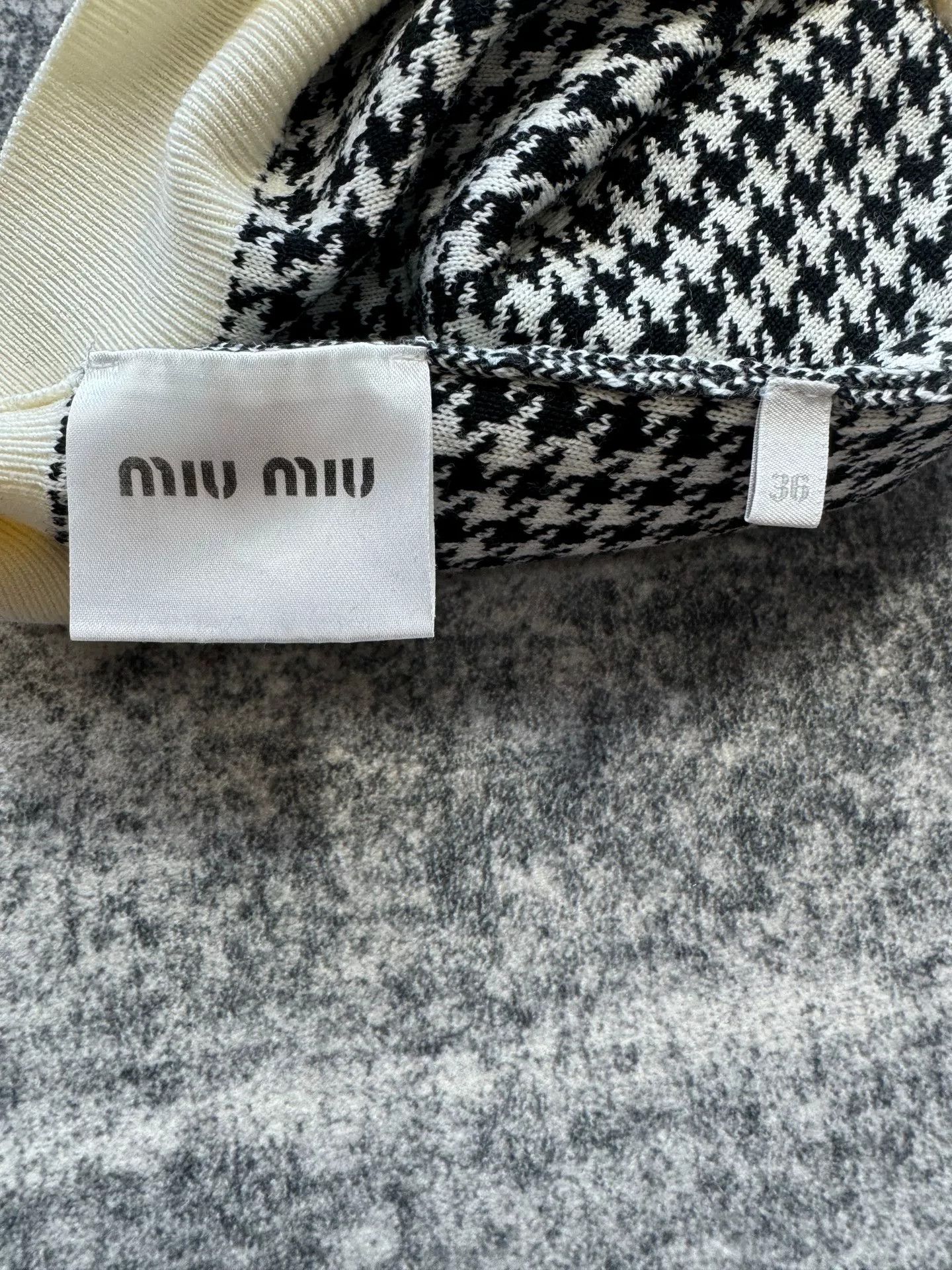 Miu Miu miu miu black and white houndstooth knit top Size S / US 4 / IT 40 - 4 Thumbnail