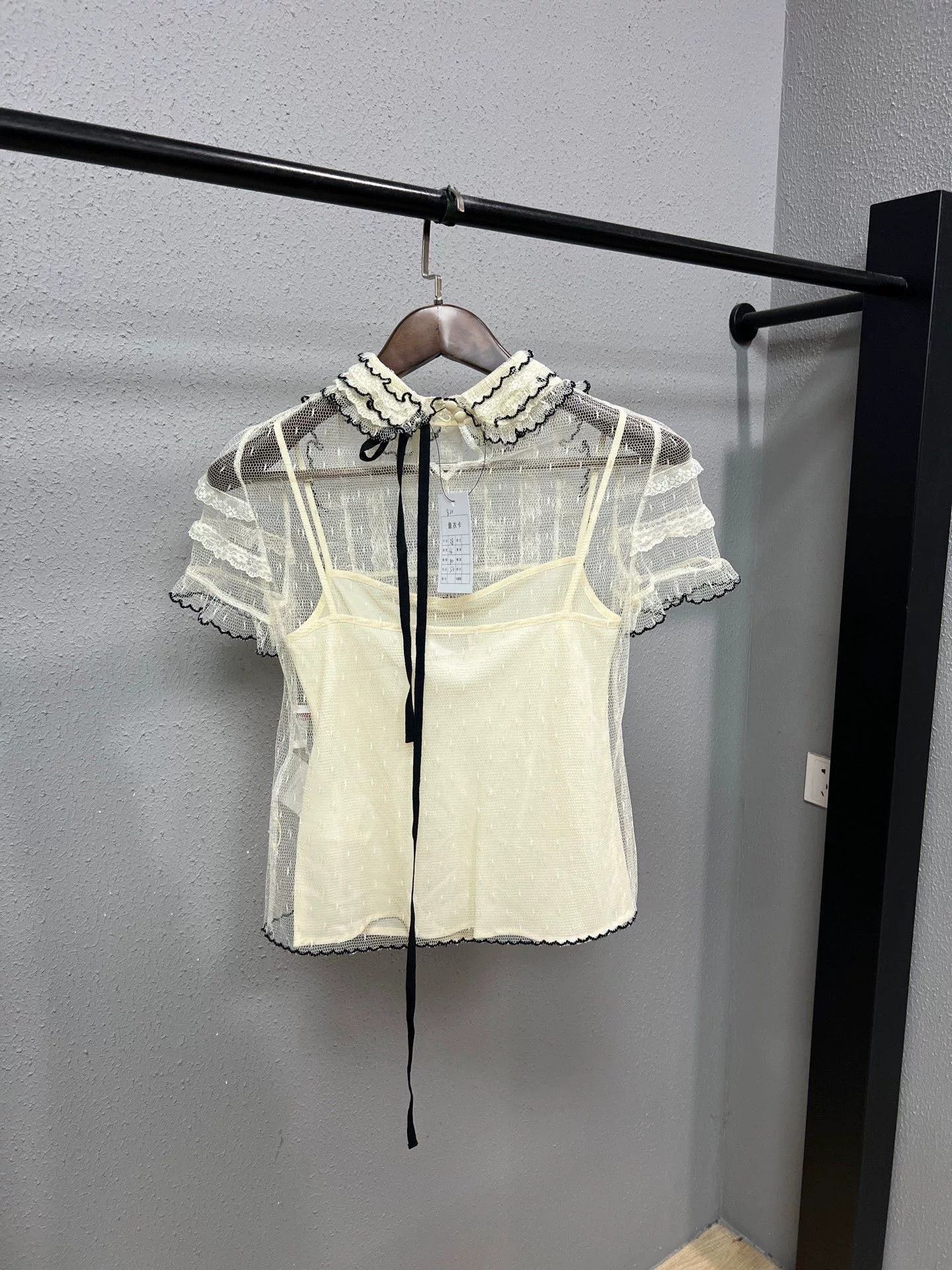RED Valentino red valentino lace embroidered short sleeve shirt Size S / US 4 / IT 40 - 2 Thumbnail