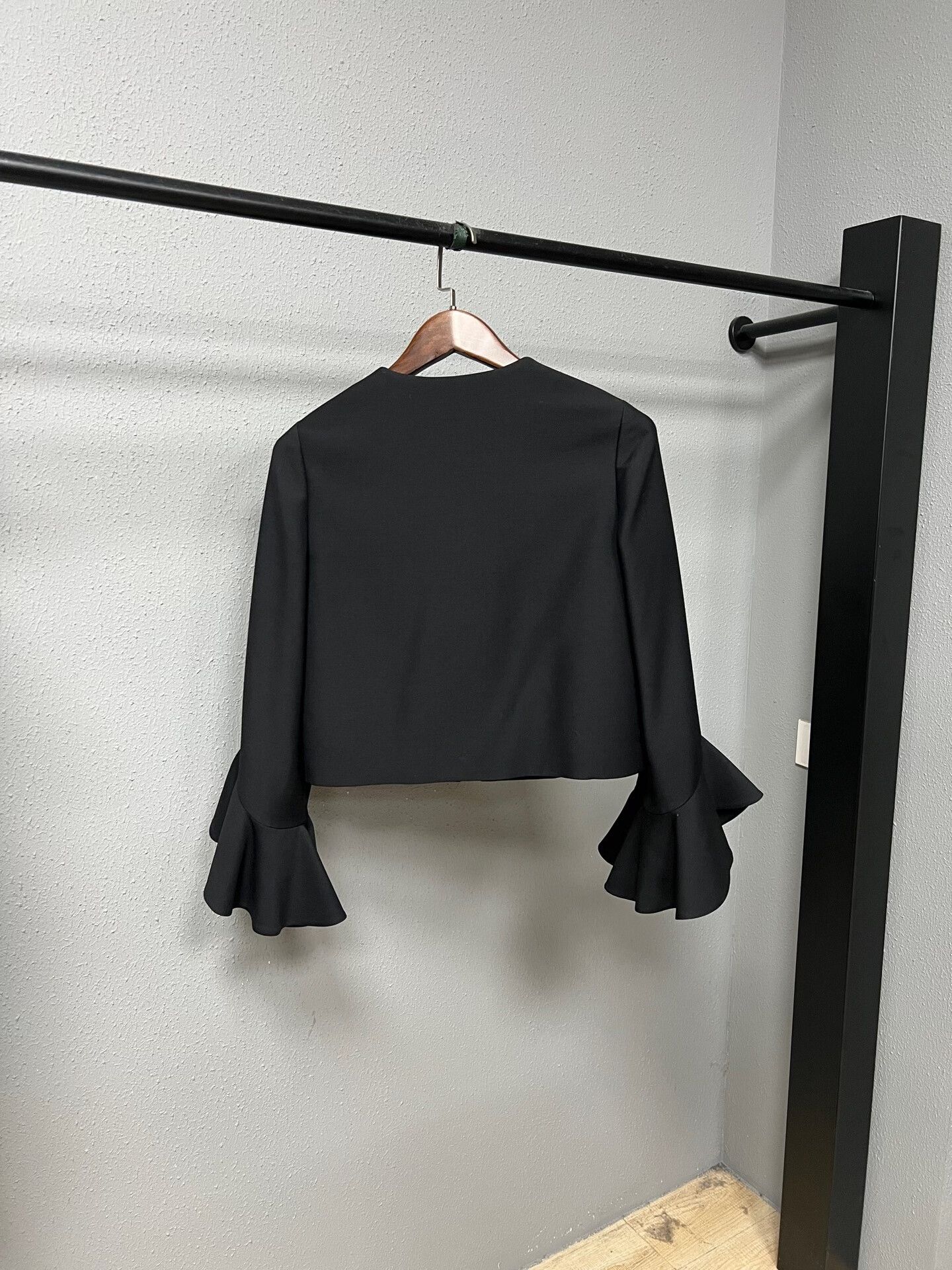 Valentino valentino ruffle sleeve black top Size M / US 6-8 / IT 42-44 - 2 Thumbnail