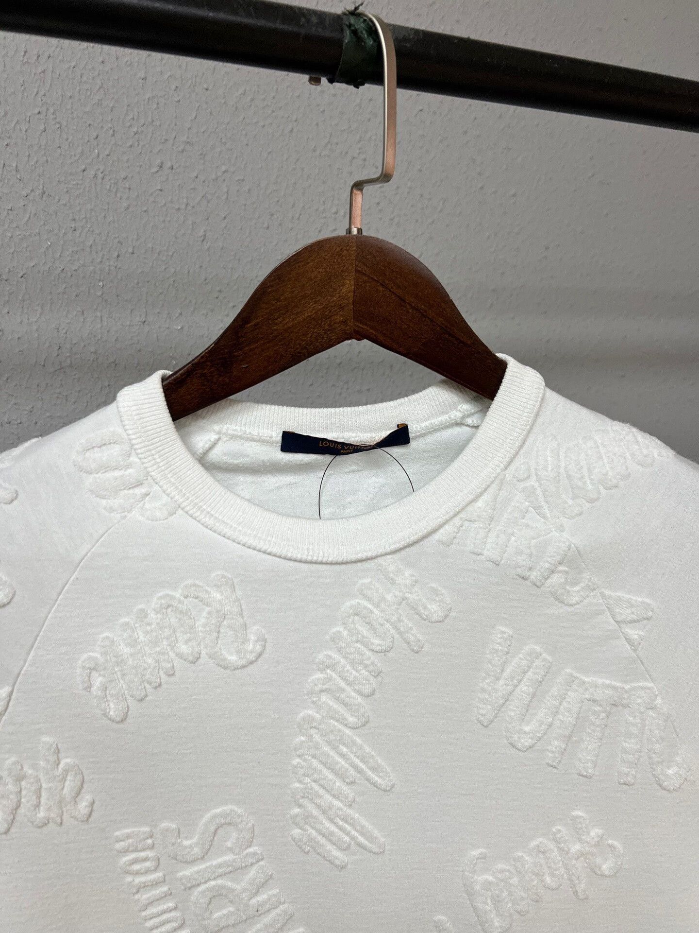 Louis Vuitton Louis Vuitton White Short Sleeve Logo Tee Size S / US 4 / IT 40 - 3 Thumbnail