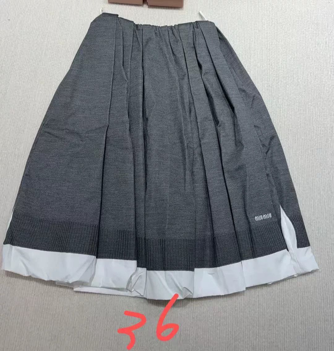 Miu Miu miumiu new collection employee purchase event Size M / US 6-8 / IT 42-44 - 2 Thumbnail