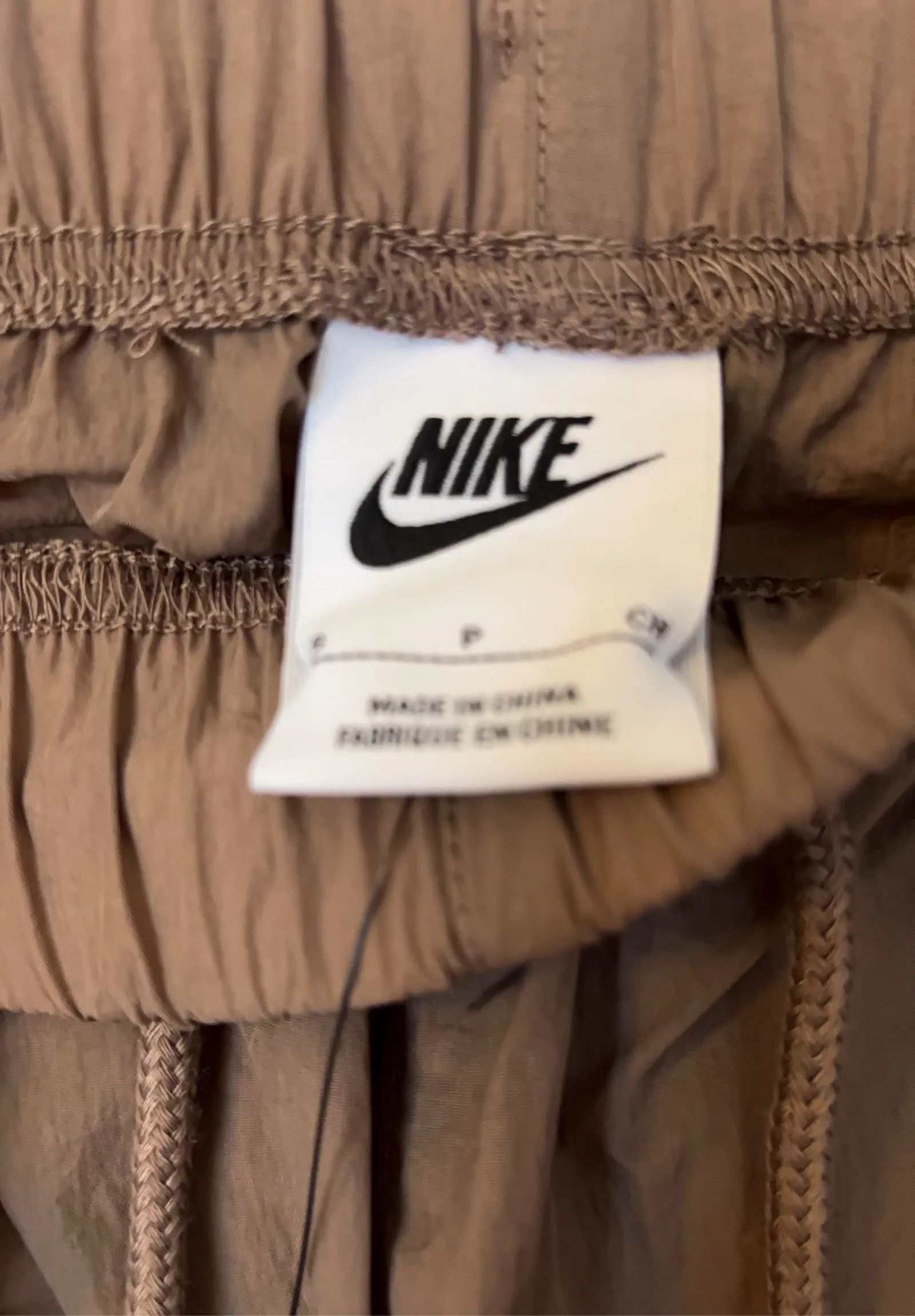 Nike Nike Standard fit, mid rise, full length Sweatpants Size 27" / US 4 / IT 40 - 2 Thumbnail