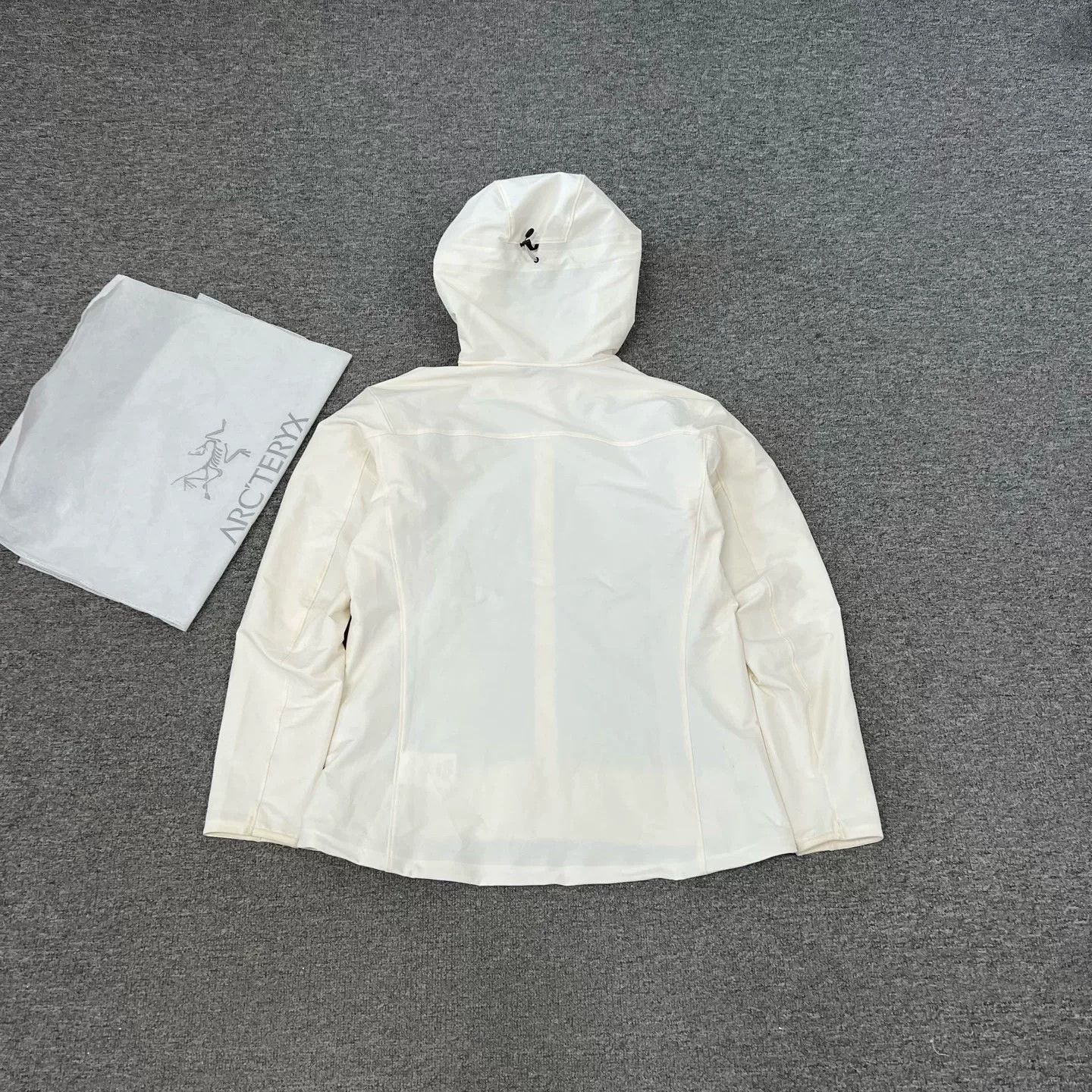 Arc'teryx Arc'teryx Beige Jacket Size L Size US L / EU 52-54 / 3 - 8 Thumbnail