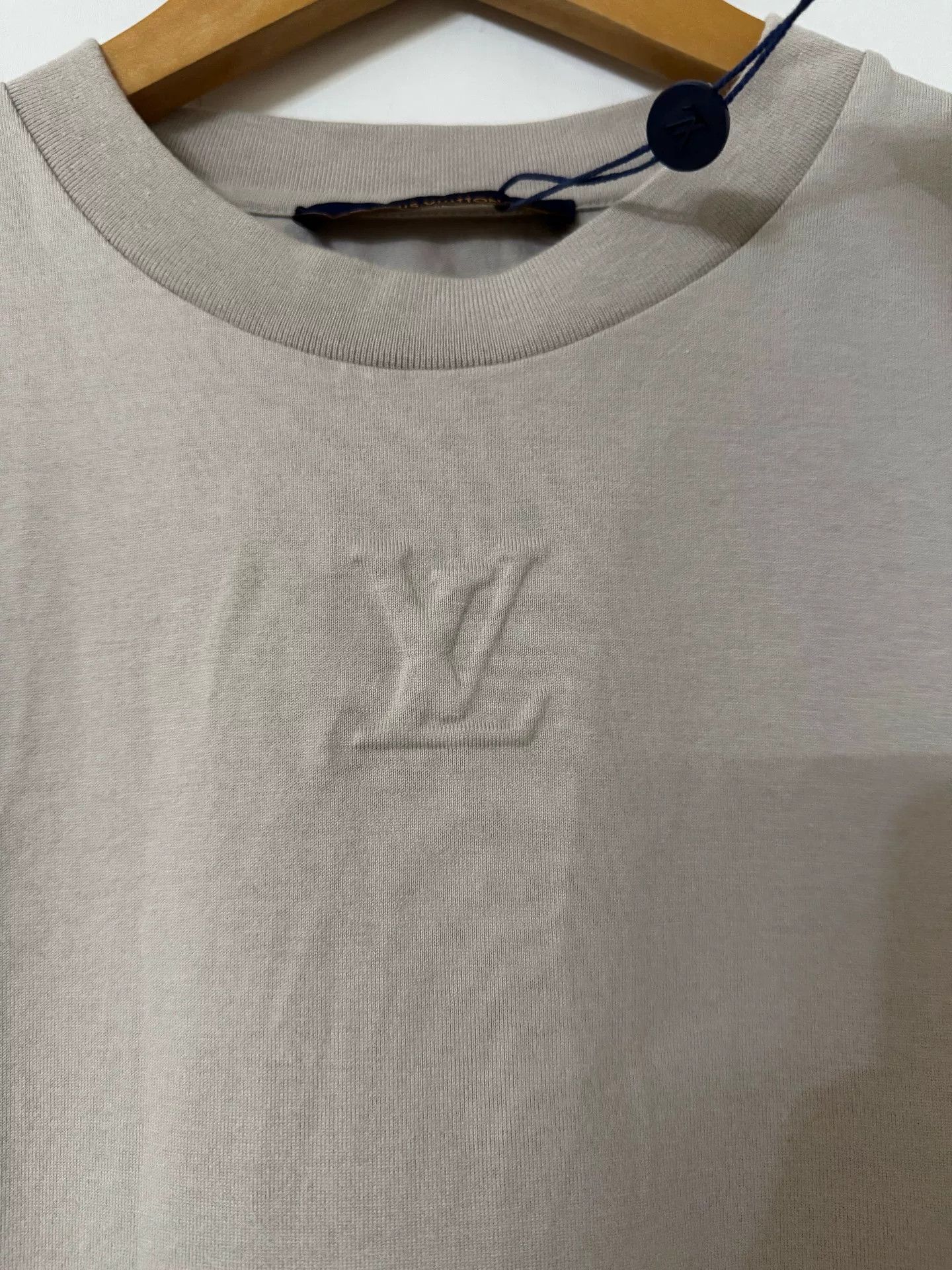 Louis Vuitton lv embossed logo short sleeve t-shirt Size US S / EU 44-46 / 1 - 2 Thumbnail