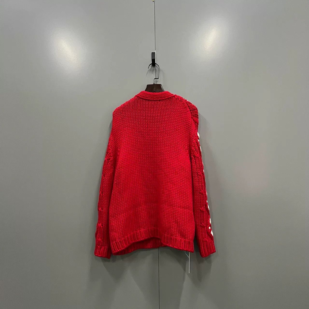 Celine miumiu red wool cardigan with wooden buttons Size M / US 6-8 / IT 42-44 - 2 Thumbnail
