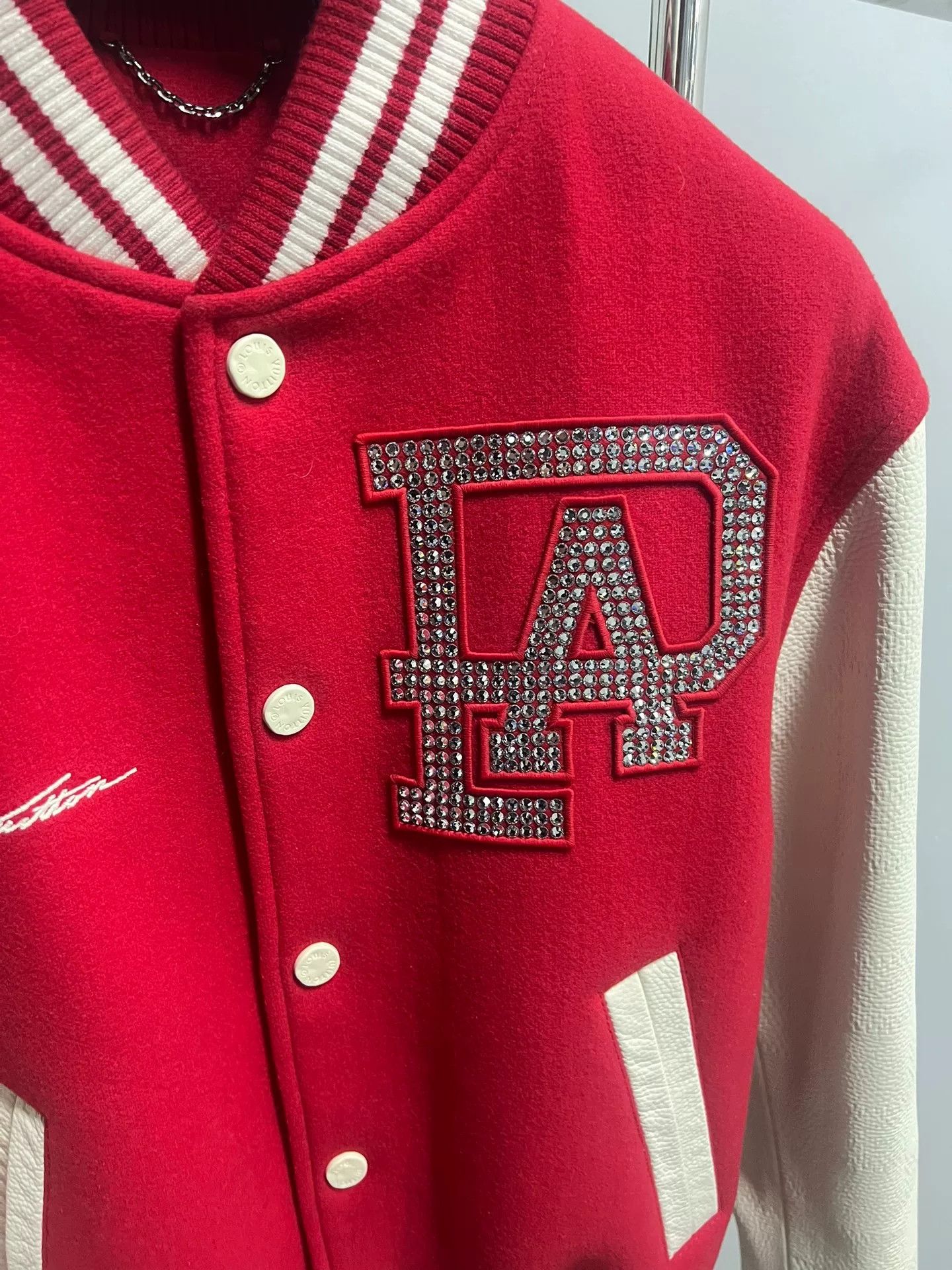 Louis Vuitton lv red white leather baseball jacket Size US L / EU 52-54 / 3 - 3 Thumbnail