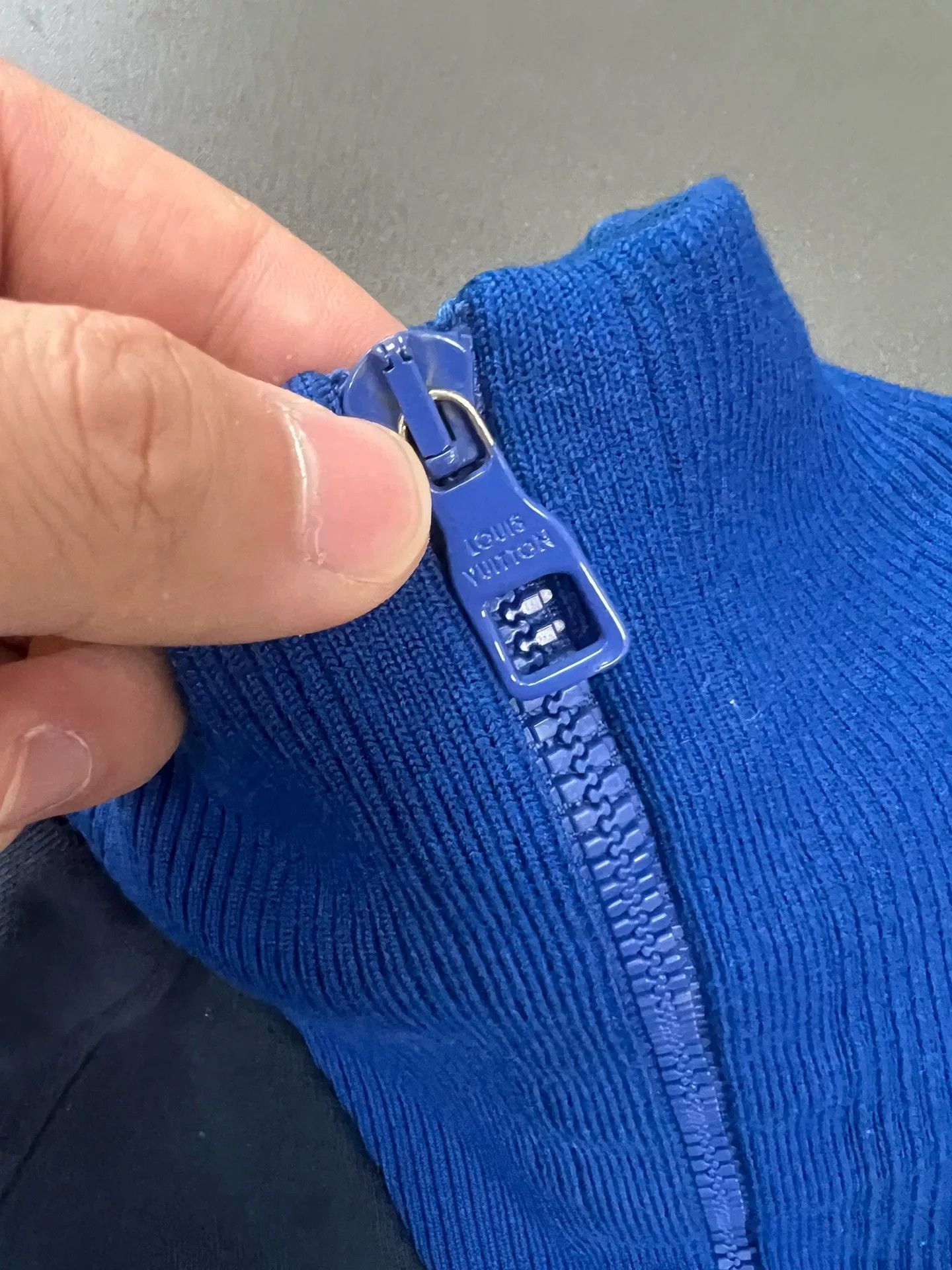 Louis Vuitton LV Blue Logo Long Sleeve Sweatshirt M Size US M / EU 48-50 / 2 - 3 Thumbnail