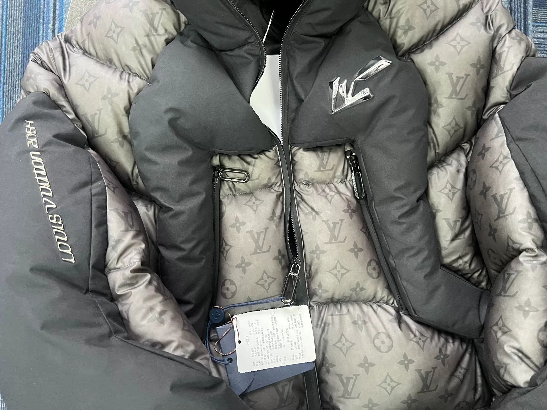 Louis Vuitton new luxury lv2054 black down jacket Size US L / EU 52-54 / 3 - 4 Thumbnail