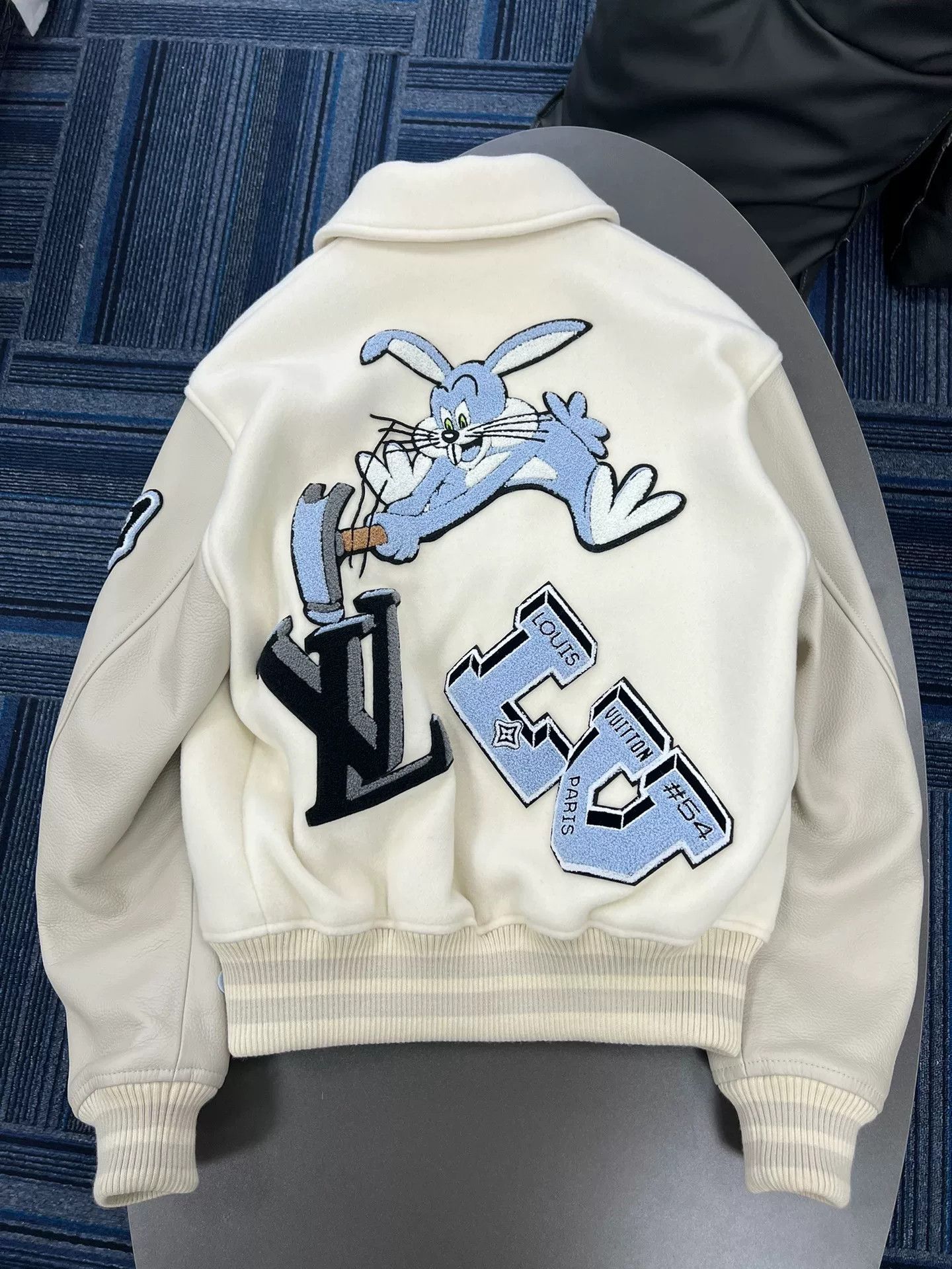 Louis Vuitton new lv bugs bunny baseball jacket Size US M / EU 48-50 / 2 - 2 Thumbnail