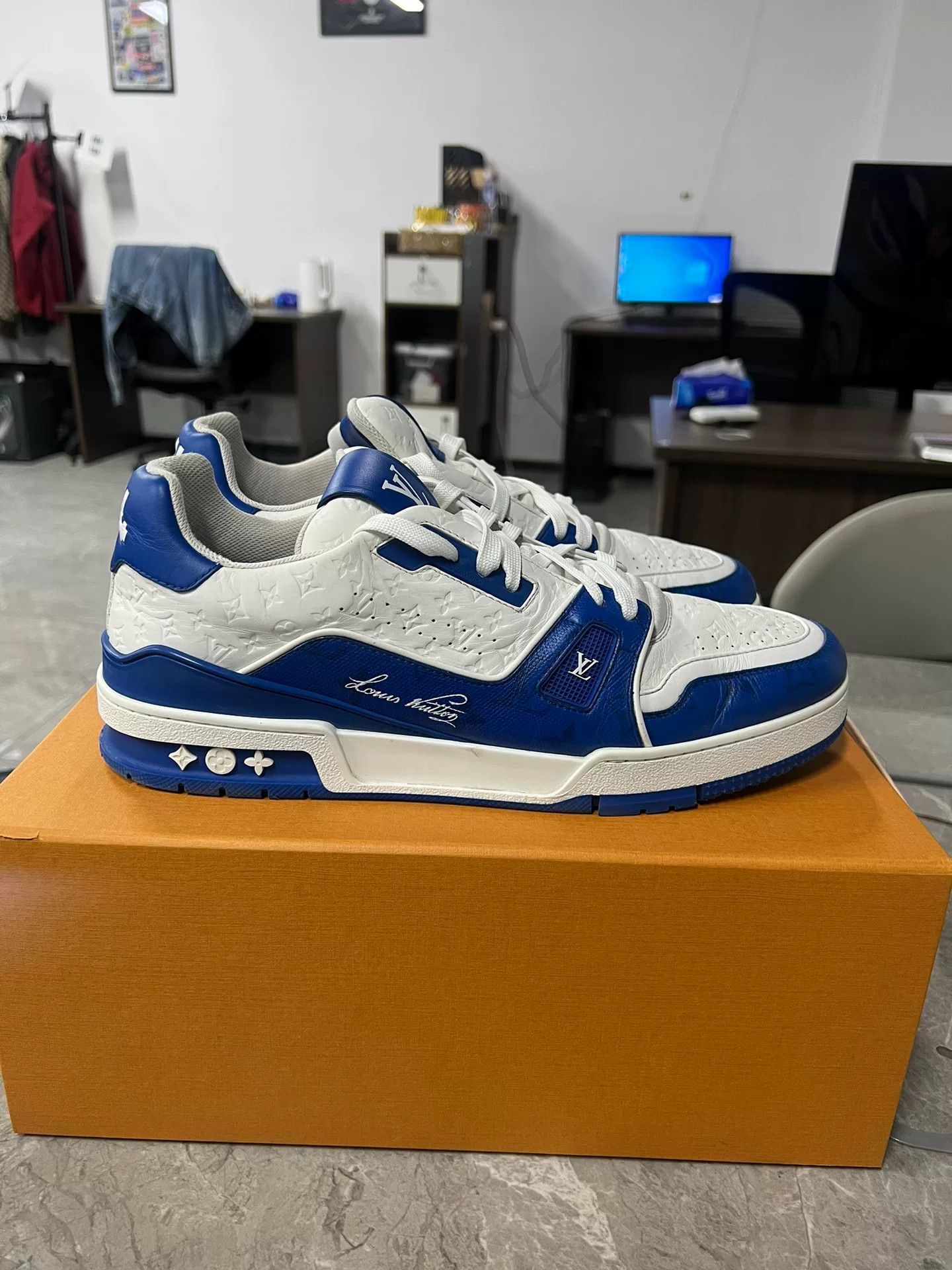 Louis Vuitton LV Trainer Sneakers White and Blue Size 10 Size US 10 / EU 43 - 2 Thumbnail