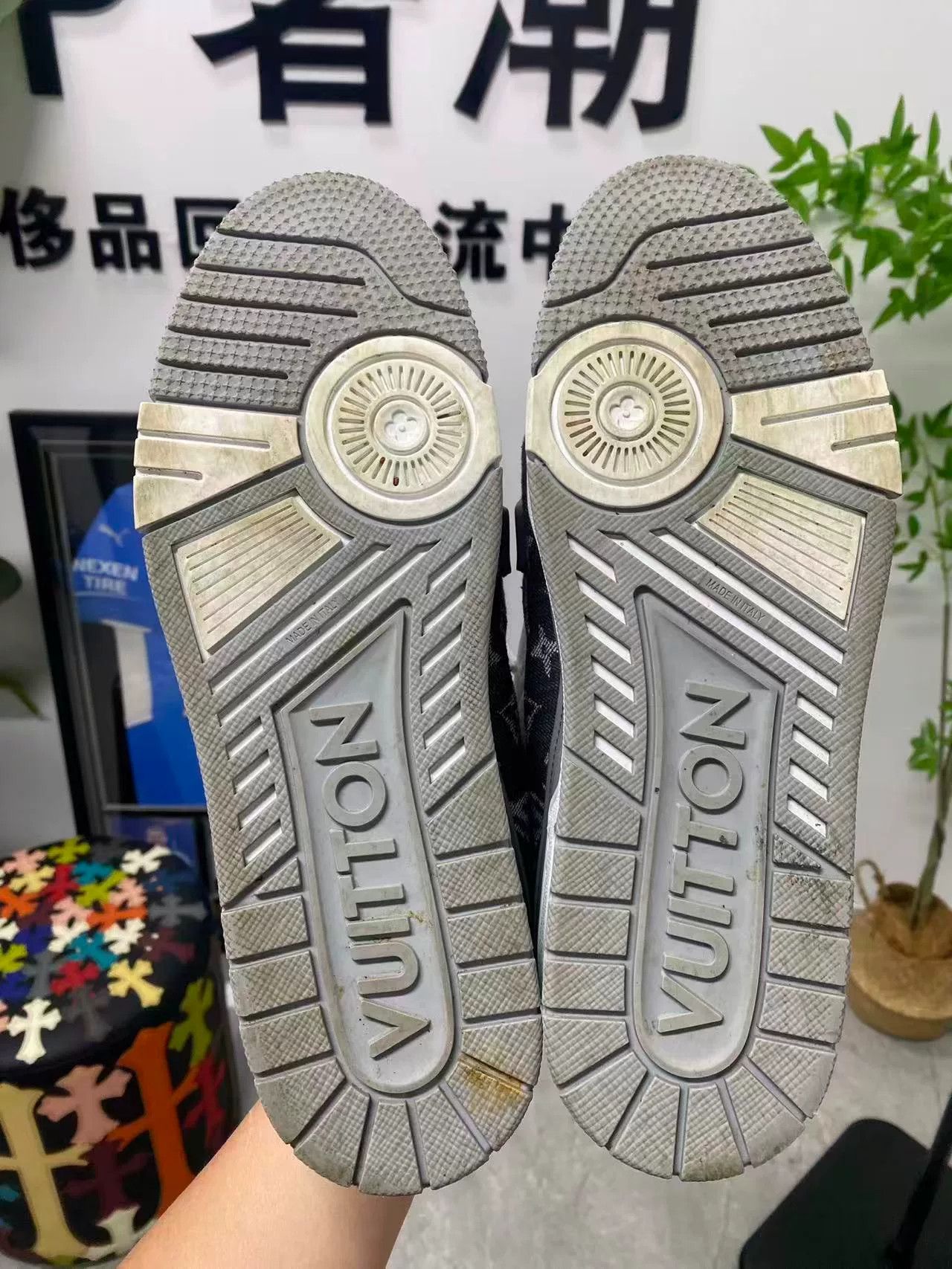 Louis Vuitton lv trainer gray and white sneakers Size US 9.5 / EU 42-43 - 3 Thumbnail