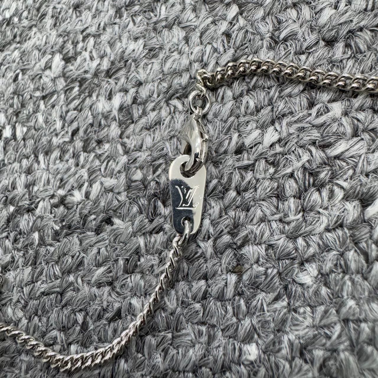 Louis Vuitton lv perfume bottle necklace for sale Size ONE SIZE - 6 Thumbnail