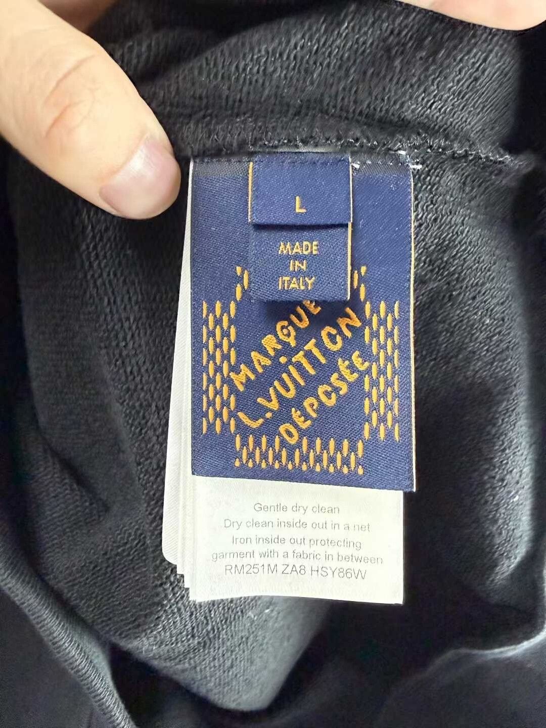 Louis Vuitton louis vuitton black logo sweatshirt with obsidian Size US L / EU 52-54 / 3 - 4 Thumbnail