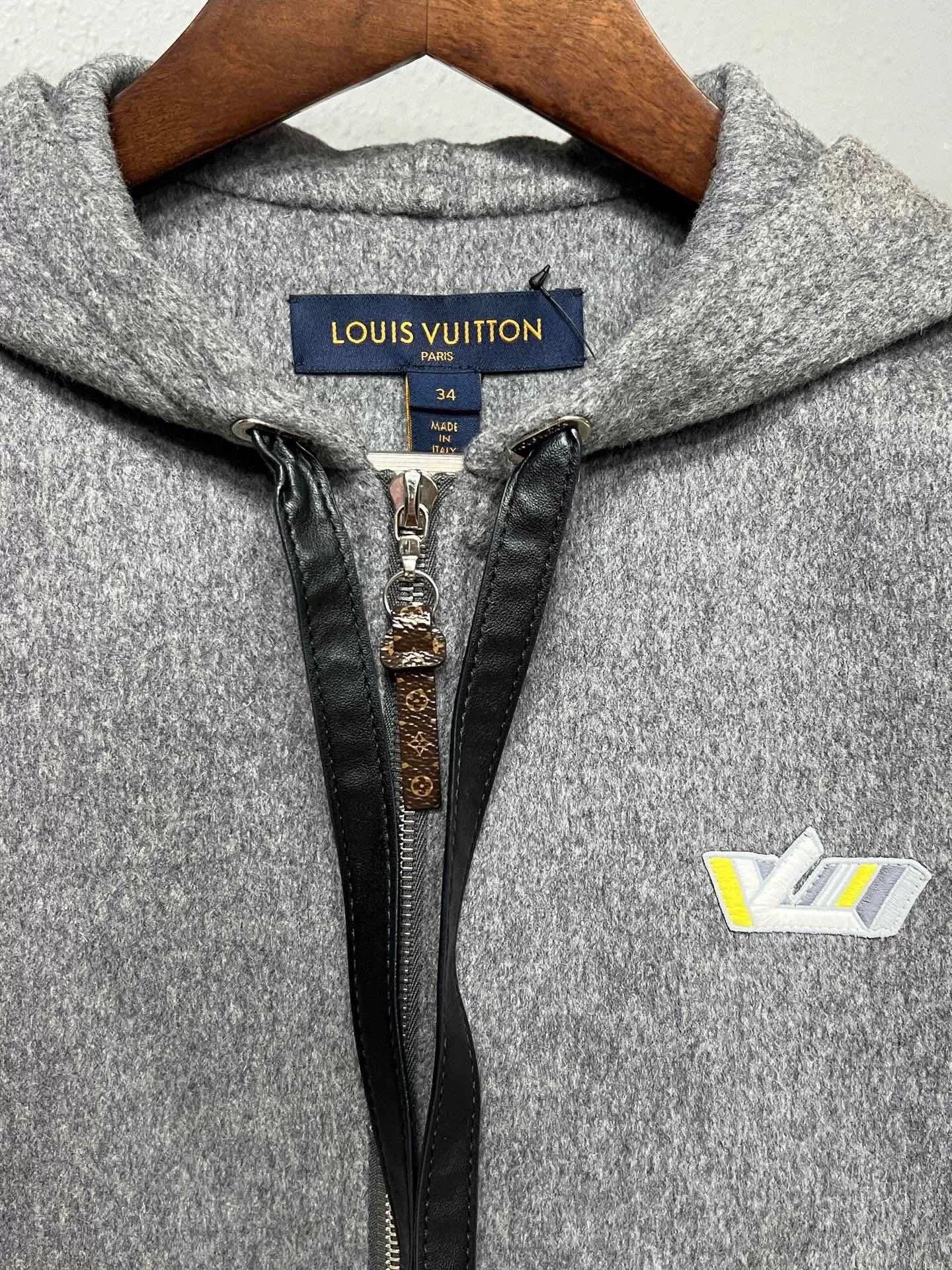 Louis Vuitton louis vuitton gray rabbit fur zip hoodie Size XS / US 0-2 / IT 36-38 - 3 Thumbnail