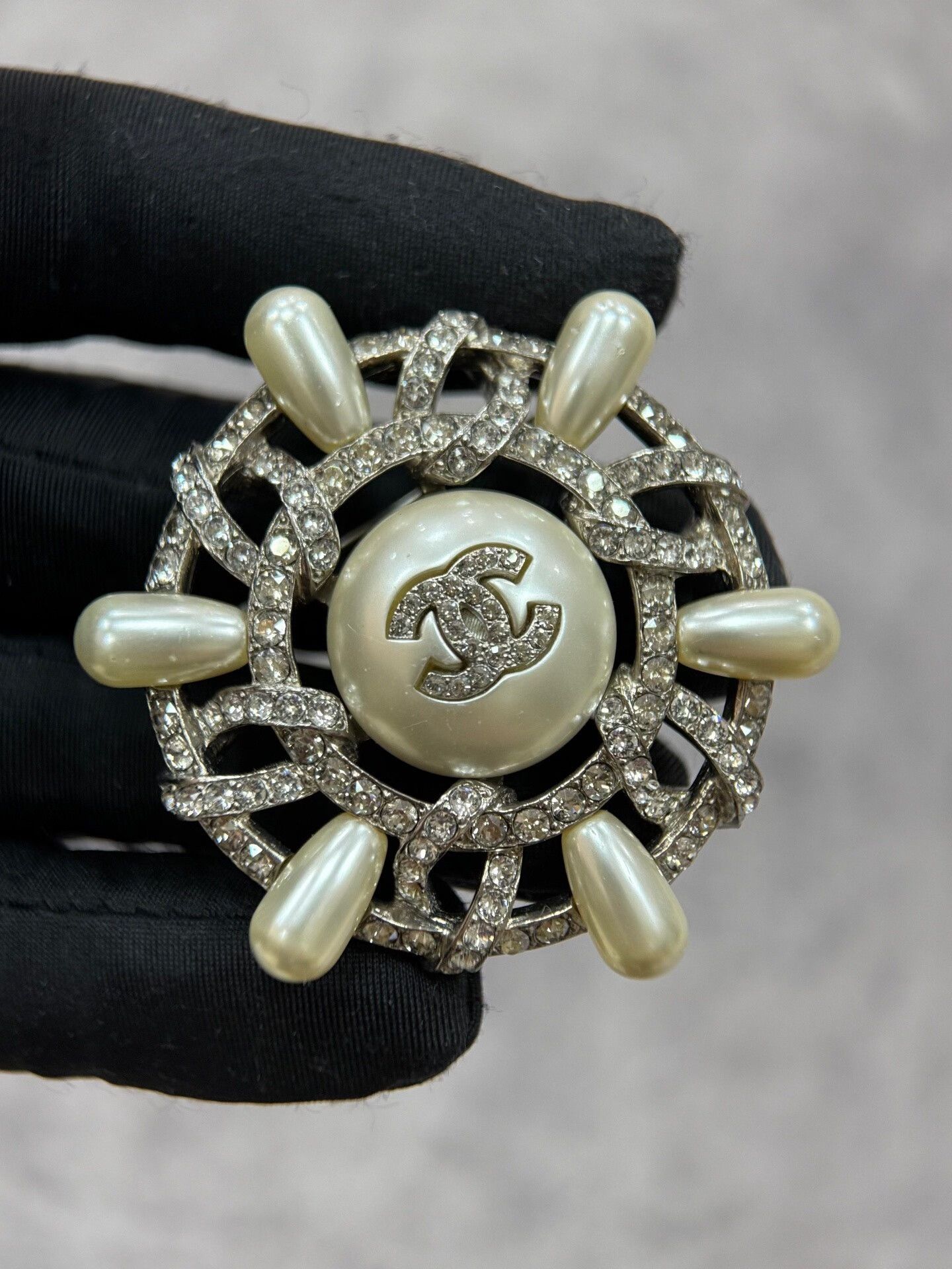 Chanel Chanel Pearl and Crystal Sunflower Brooch Size ONE SIZE - 2 Thumbnail